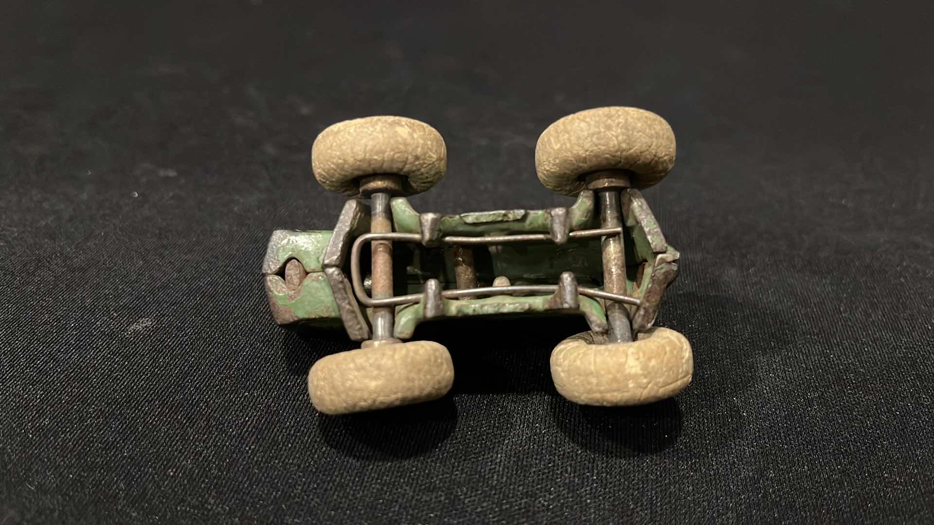 Photo 5 of ANTIQUE 1920’S MINIATURE HUBLEY CAST IRON TOY TRACTOR 2.75”