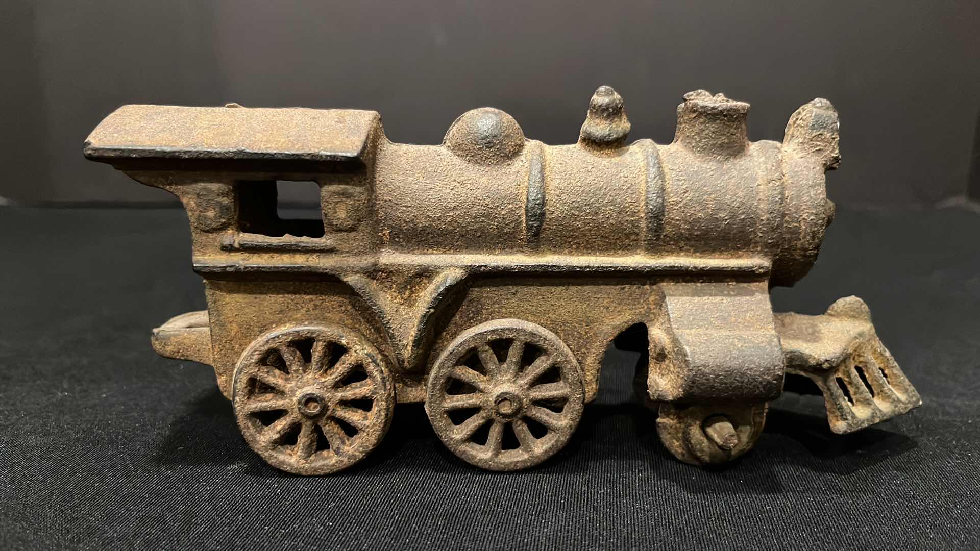 Photo 1 of ANTIQUE EARLY 1900’S CAST IRON TRAIN 7.25”