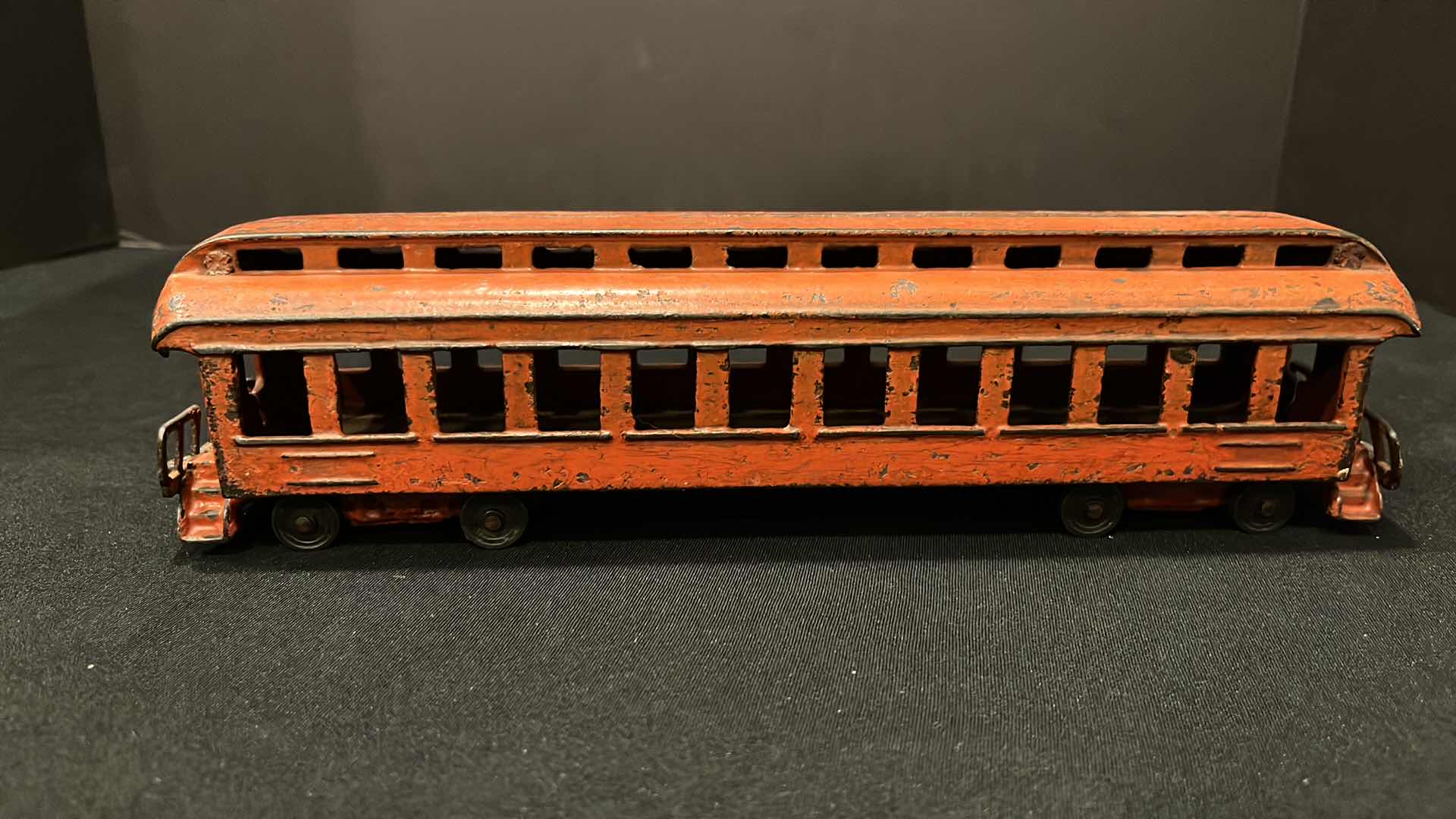 Photo 2 of ANTIQUE EARLY 1900’S CAST IRON COACH PASSENGER TRAIN CAR 12.25”