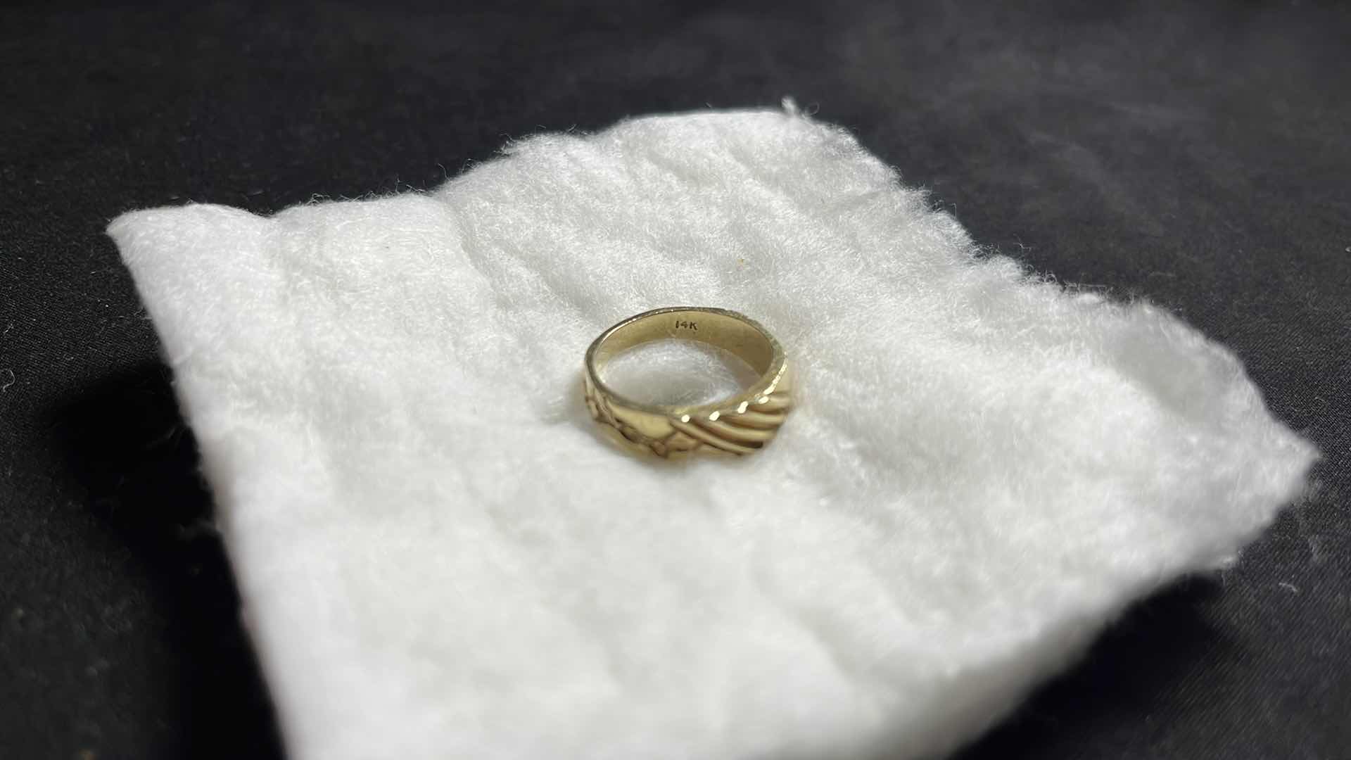 Photo 6 of MENS 14K GOLD RING, SIZE 9-9.5