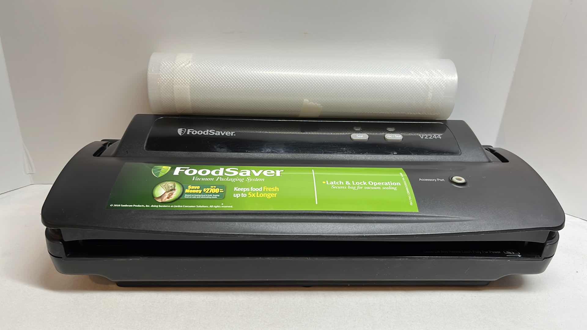 Photo 1 of FOODSAVER VACUUM PACKAGING/SEALING SYSTEM W 11” HEAT-SEAL ROLL (V2244)