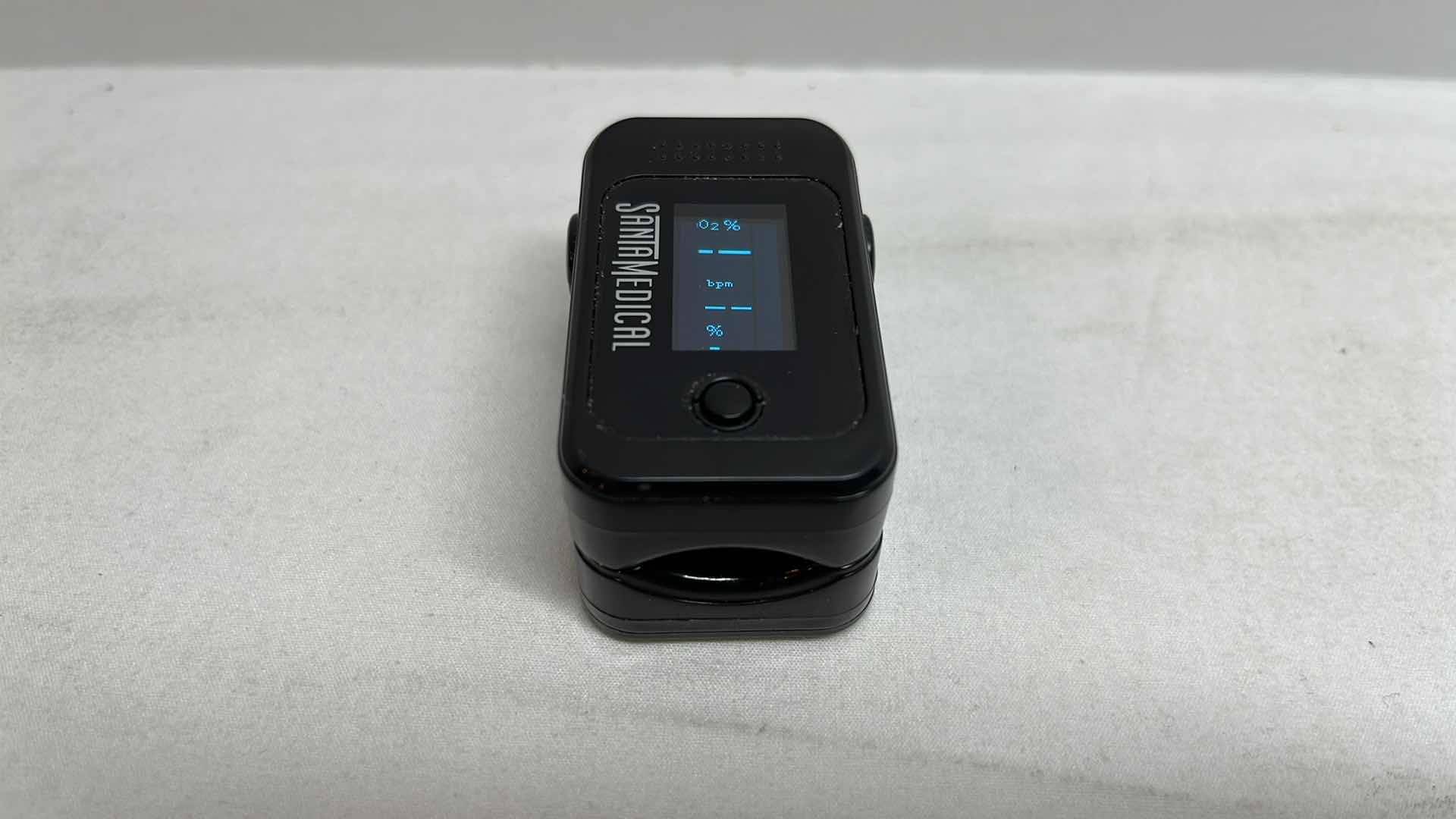 Photo 3 of SANTA MEDICAL DUAL COLOR OLED PULSE OXIMETER FINGERTIP, BLOOD OXYGEN SATURATION MONITOR, BATTERY OPERATED (MODEL SM-519BR-BL)