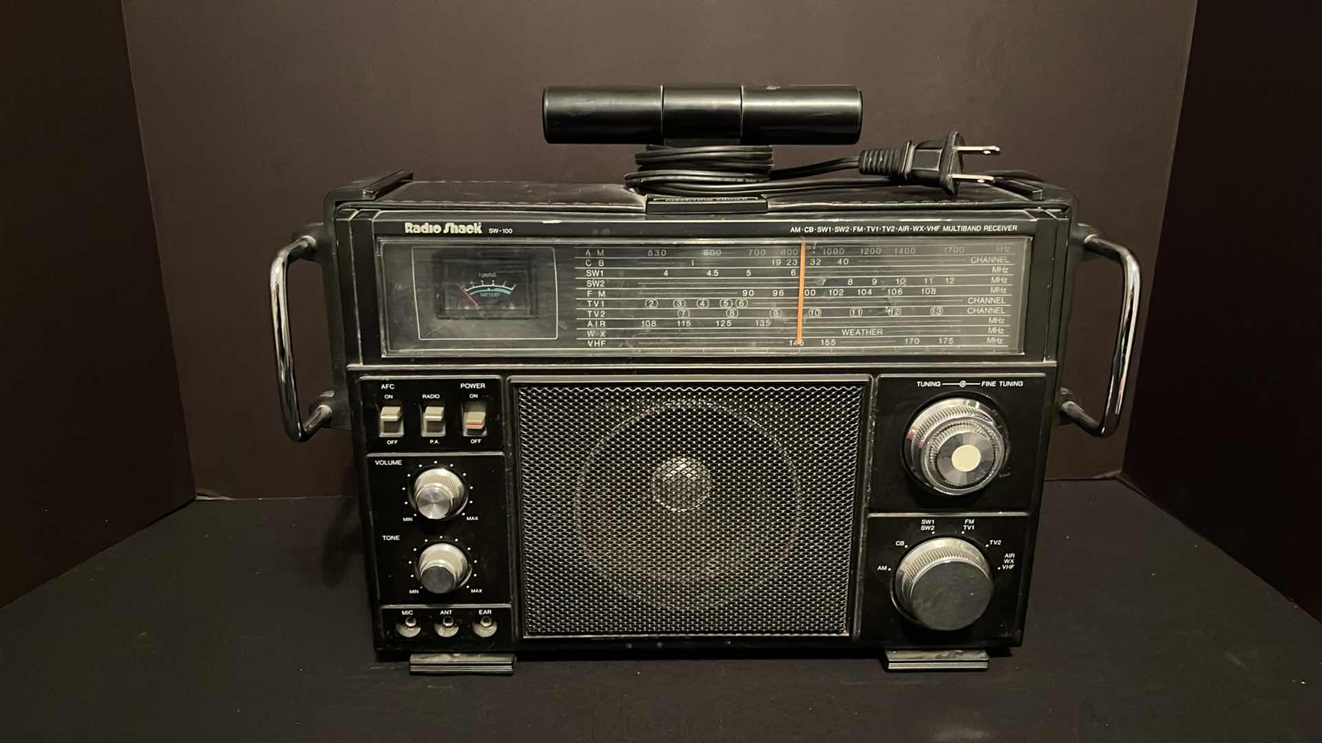 Photo 1 of VINTAGE RADIO SHACK SW-100 (AM CB SW1 SW2 FM TV1 TV2 AIR WX VHF MULTIBAND RECEIVER) MODEL 12-649