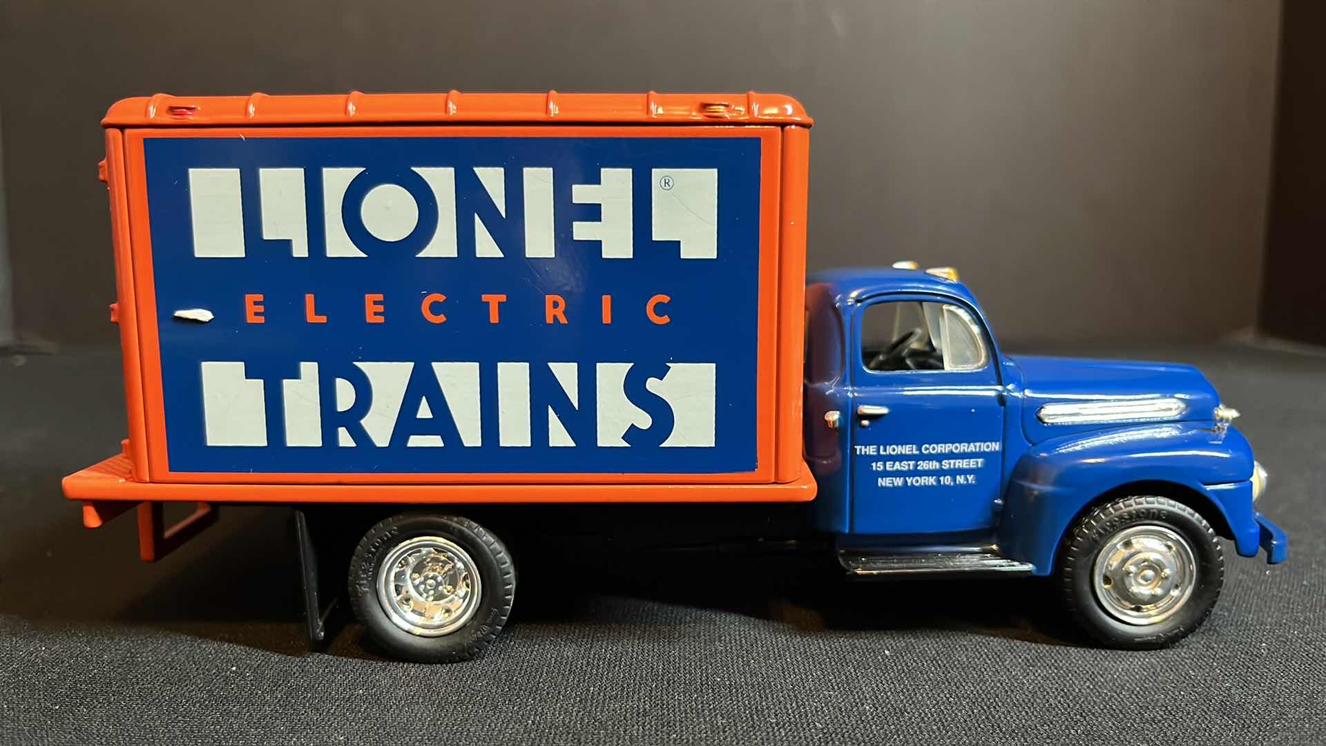 Photo 2 of NIB FIRST GEAR INC EASTWOOD AUTOMOBILIA TRANSPORTATION COLLECTABLES LIONEL ELECTRIC TRAINS DIE-CAST METAL 1/34 SCALE 1951 FORD F-6, 1992 (STOCK #19-0104)
