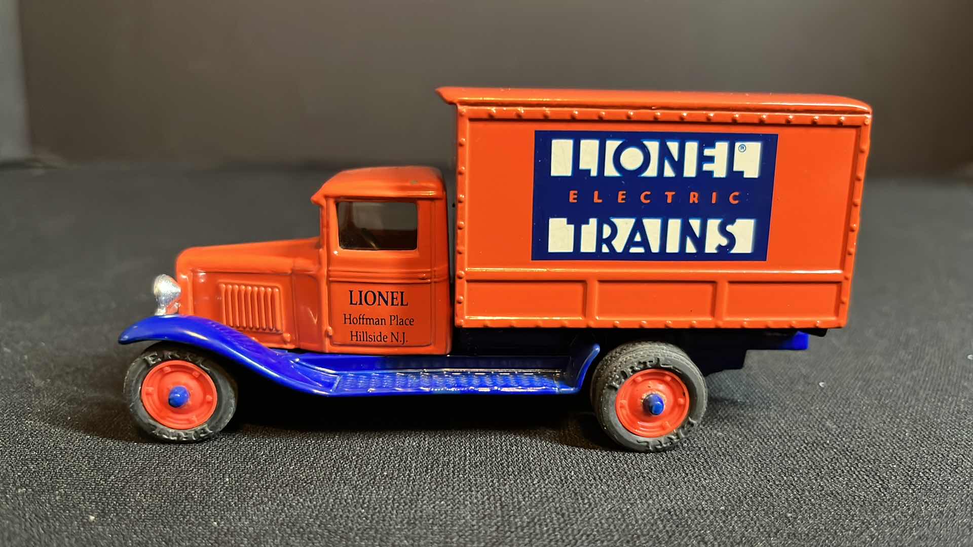 Photo 2 of NIB ERTL COMPANY EASTWOOD AUTOMOBILIA SET OF DIE-CAST METAL LIONEL SERVICE DEPT 1930 SERIES AD 1/2 TON DELUXE DELIVERY TRUCK & LIONEL ELECTRIC TRAINS 1930 CHEVROLET DELIVERY TRUCK, 1993 (STOCK #3522)