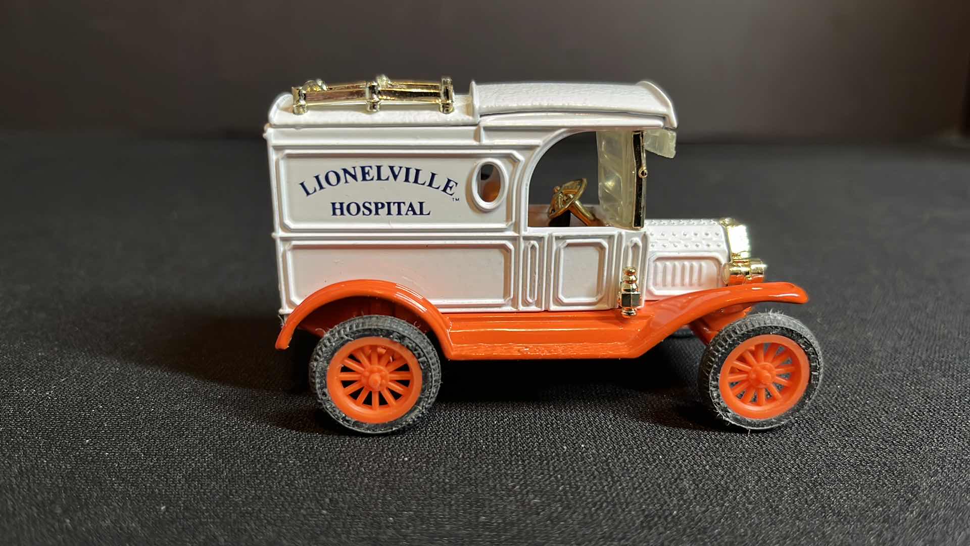 Photo 4 of NIB ERTL COMPANY EASTWOOD AUTOMOBILIA SET OF DIE-CAST METAL LIONEL 1913 FORD MODEL T DELIVERY/EMERGENCY VAN & CHEVROLET LIONELVILLE GARAGE 24 HOUR TOWING WRECKER, 1994 (STOCK #B518)