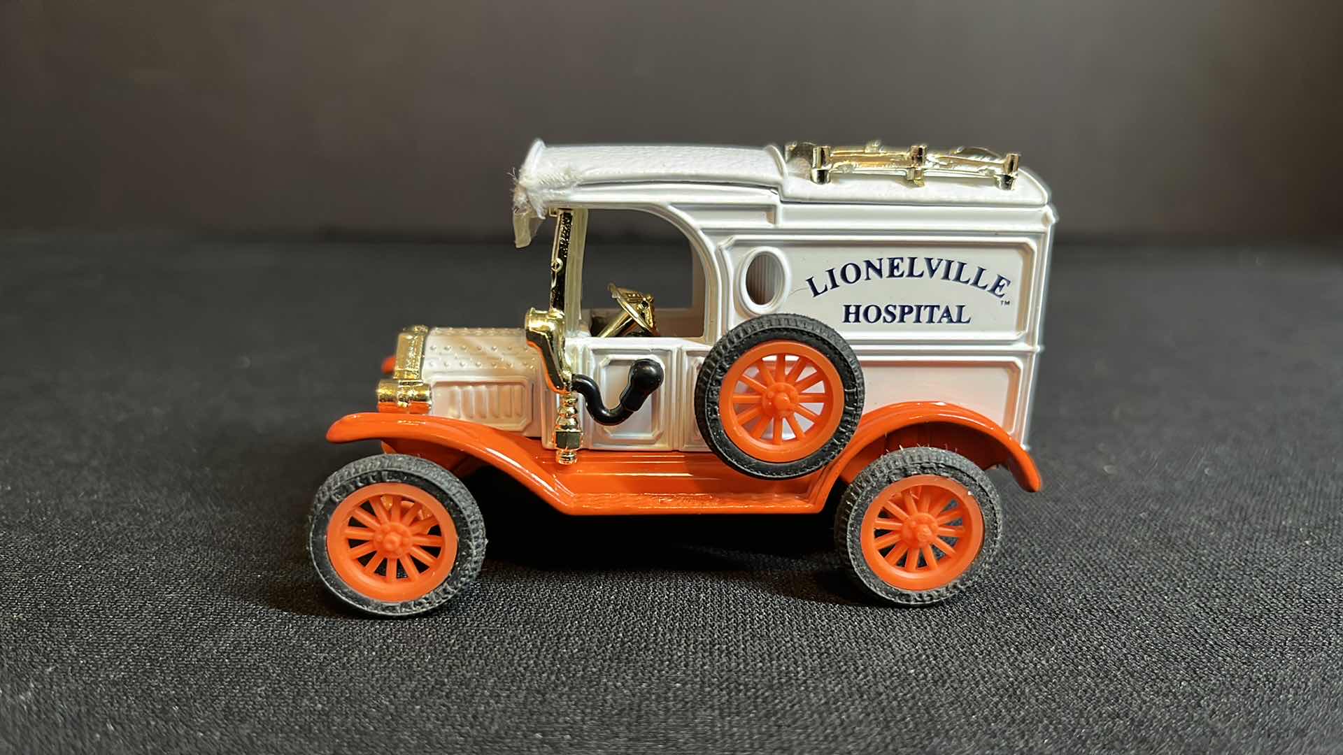 Photo 2 of NIB ERTL COMPANY EASTWOOD AUTOMOBILIA SET OF DIE-CAST METAL LIONEL 1913 FORD MODEL T DELIVERY/EMERGENCY VAN & CHEVROLET LIONELVILLE GARAGE 24 HOUR TOWING WRECKER, 1994 (STOCK #B518)