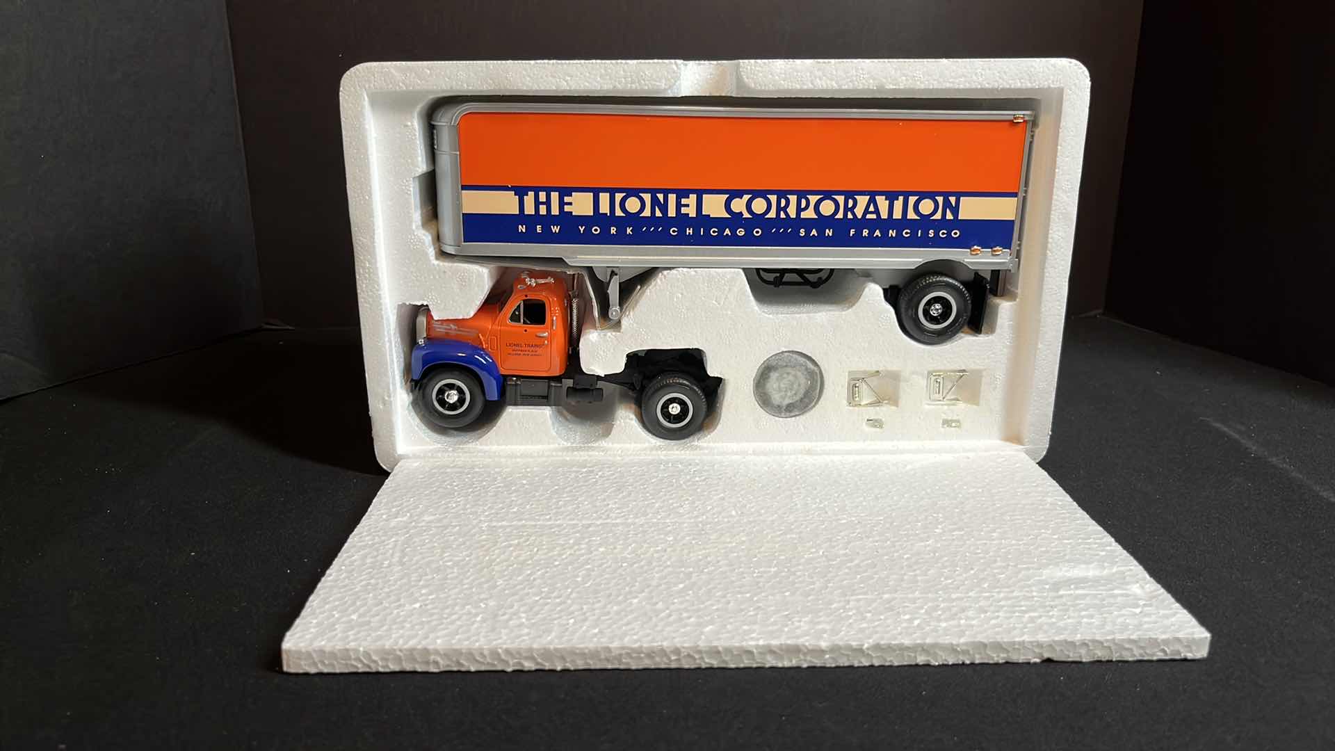 Photo 1 of FIRST GEAR INC EASTWOOD AUTOMOBILIA TRANSPORTATION COLLECTABLES THE LIONEL CORPORATION DIE-CAST METAL 1960 MODEL B-61 MACK TRACTOR & TRAILER, 1993 (STOCK #19-0116)