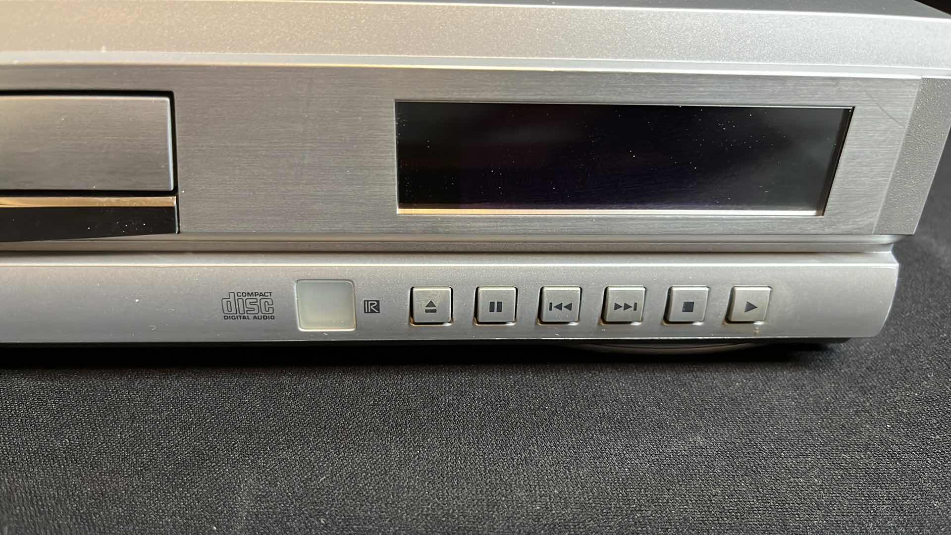 Photo 3 of FISHER DVD VIDEO PLAYER (MODEL DVD-SL30) W UNIVERSAL REMOTE