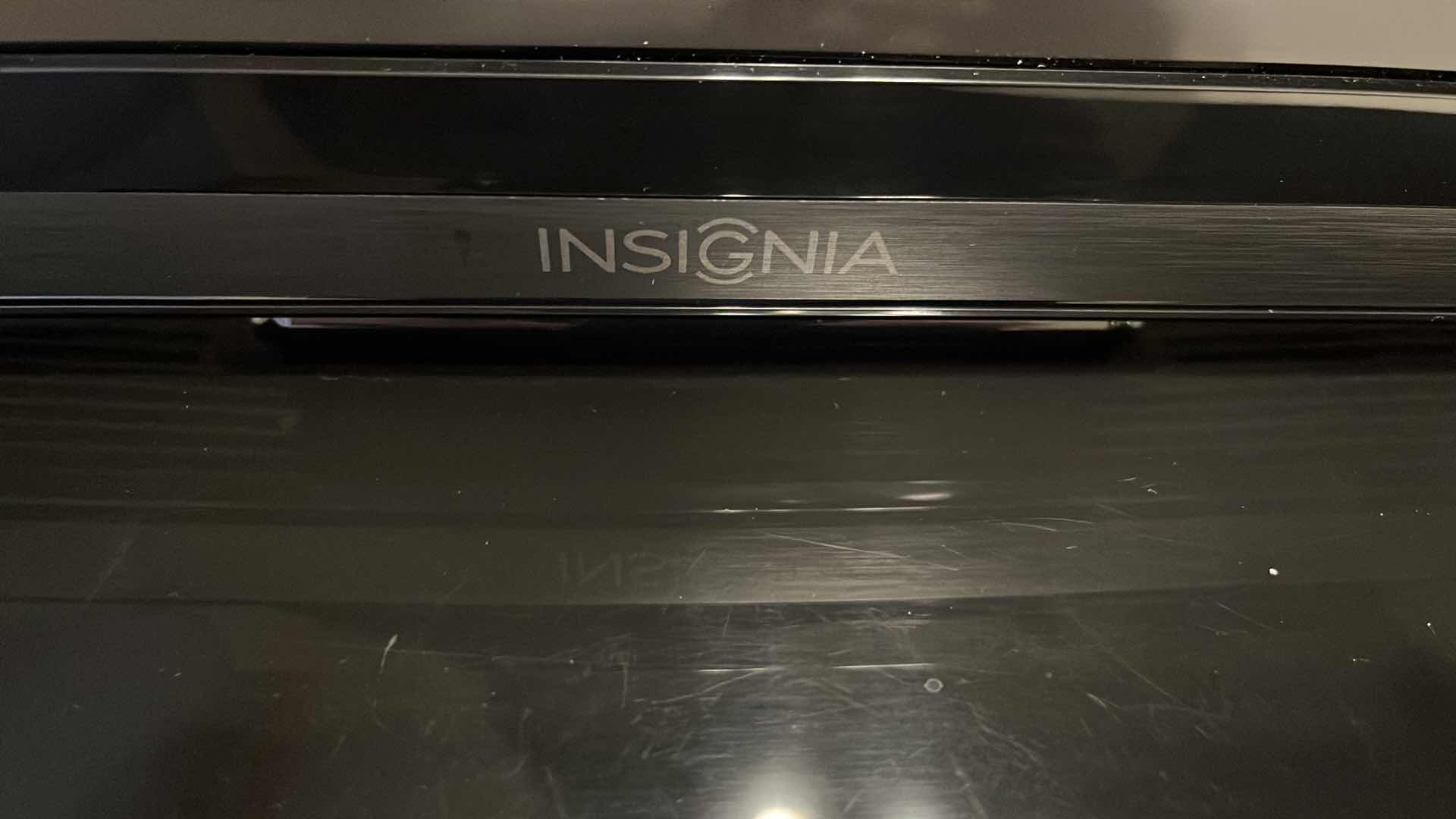 Photo 2 of INSIGNIA 39” LED 1080p 60Hz HDTV MODEL NS-39D400NA14