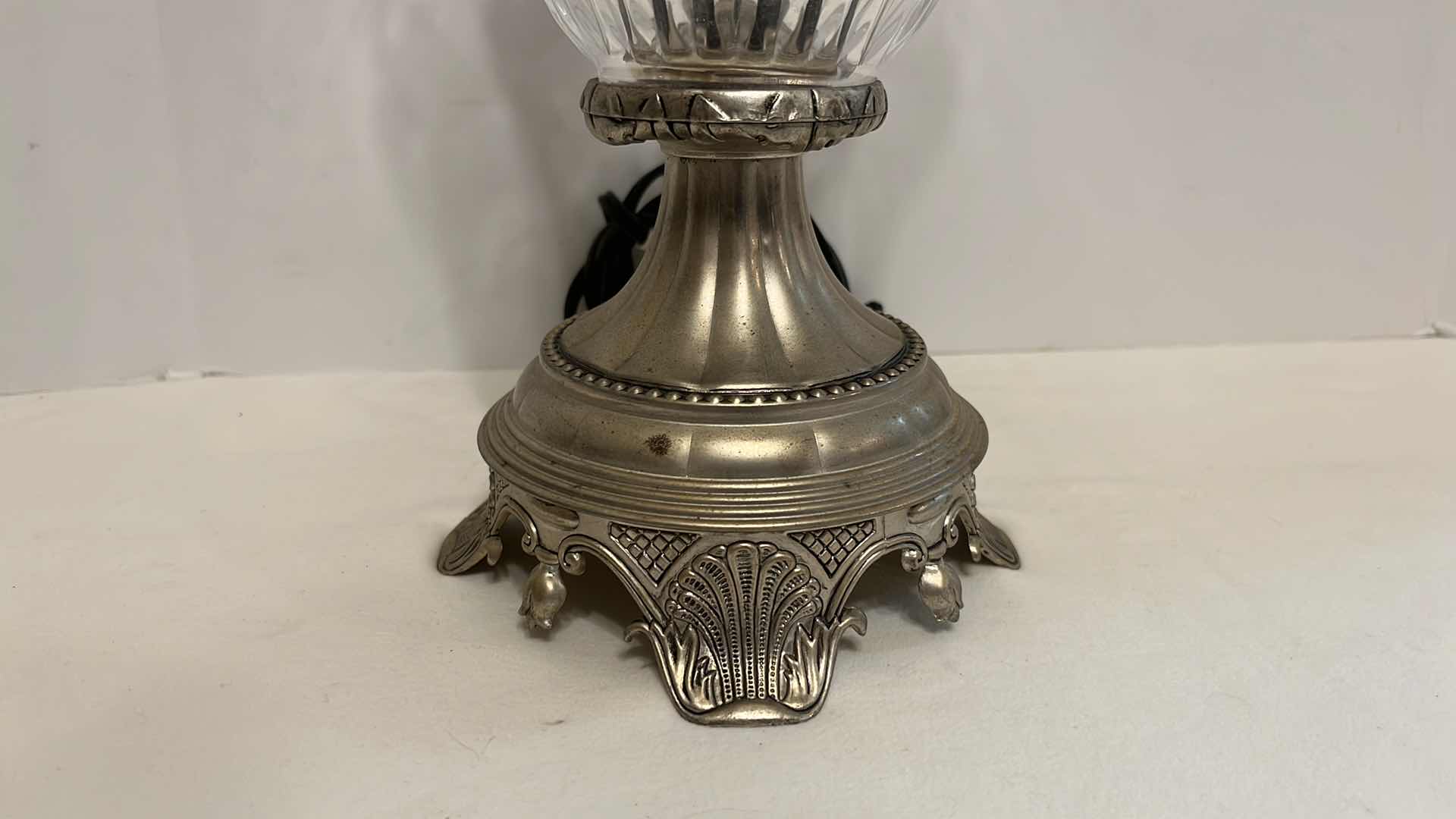 Photo 3 of GODINGER SILVER ART CO VINTAGE CRYSTAL CUT GLASS 12.5” TORCHIERE LAMP W ANTIQUE SILVER METAL BASE MODEL 42781