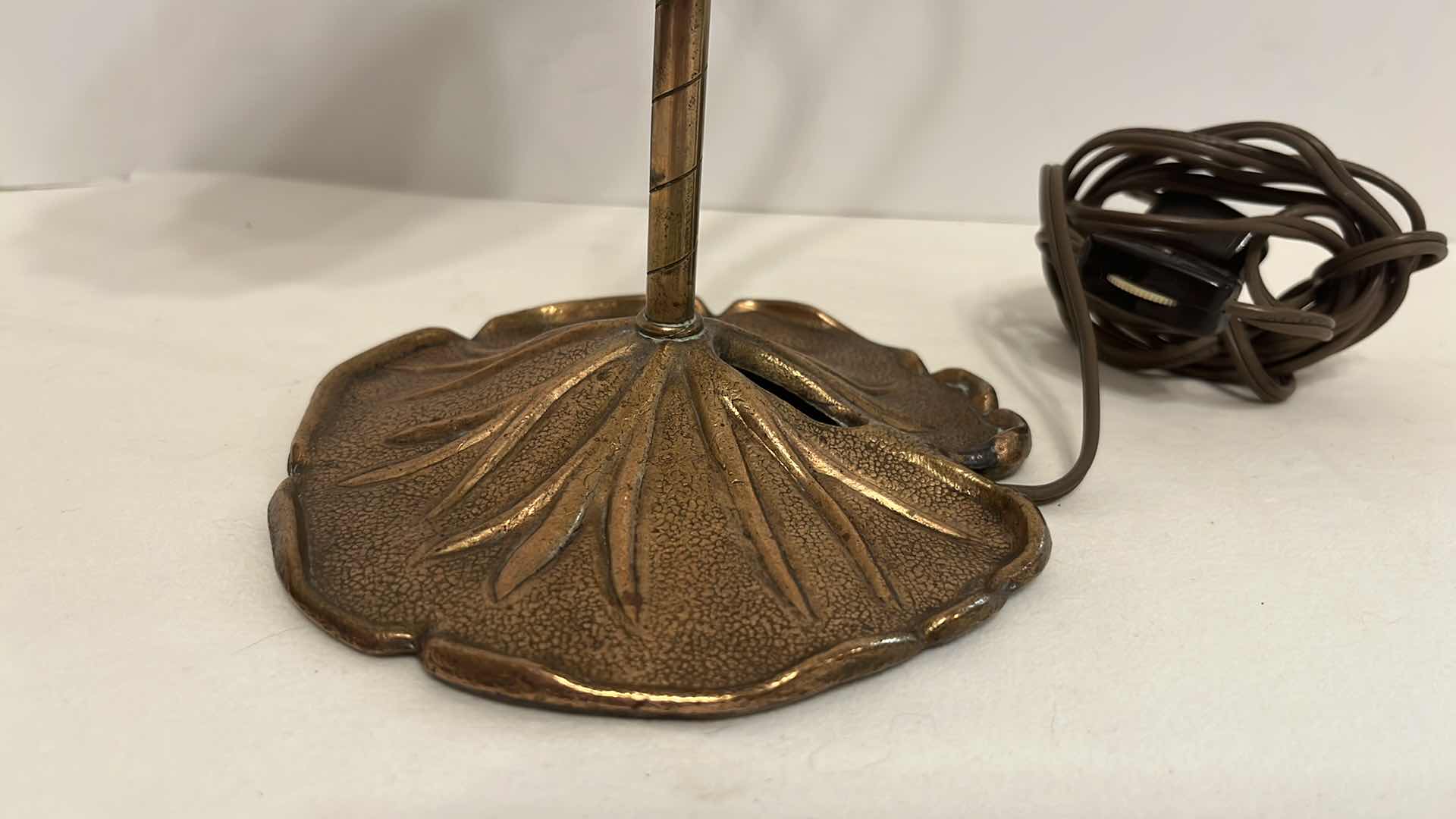 Photo 2 of VINTAGE 1970’S GOOSENECK LILY PAD LIGHT 14.5” TABLE LAMP