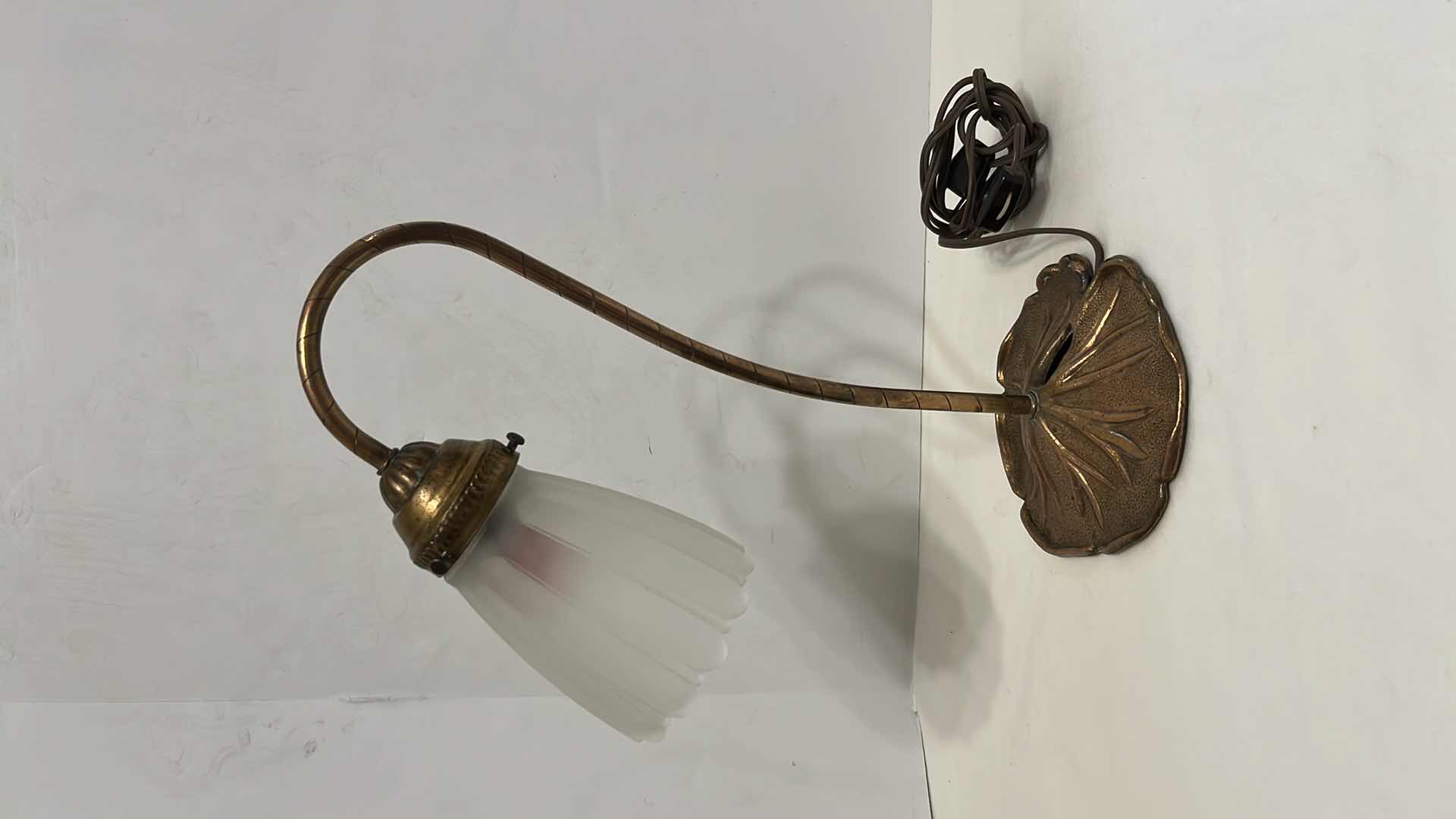 Photo 1 of VINTAGE 1970’S GOOSENECK LILY PAD LIGHT 14.5” TABLE LAMP