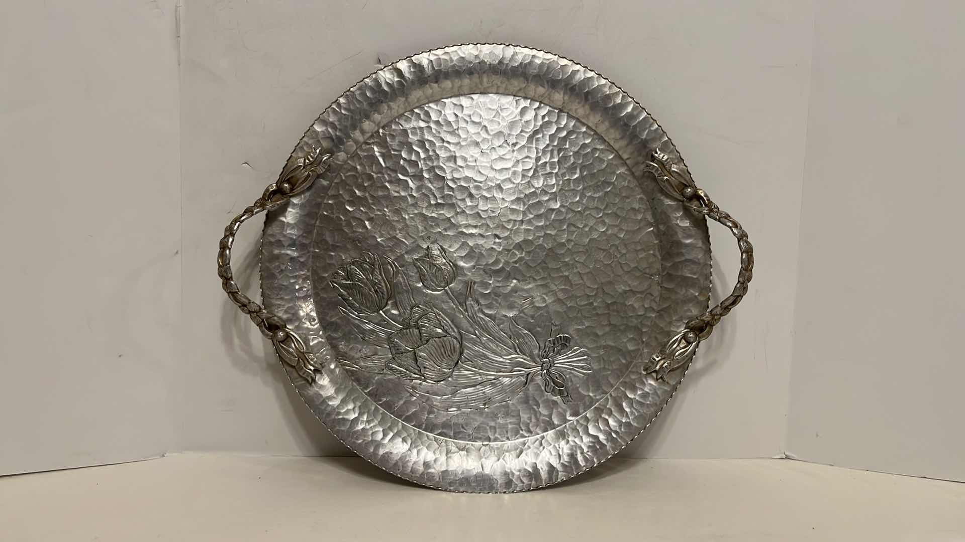 Photo 1 of VINTAGE HAND WROUGHT HAMMERED ALUMINUM TULIP 14” TRAY CREATIONS BY RODNEY KENT #409 ALUMINUM TULIP