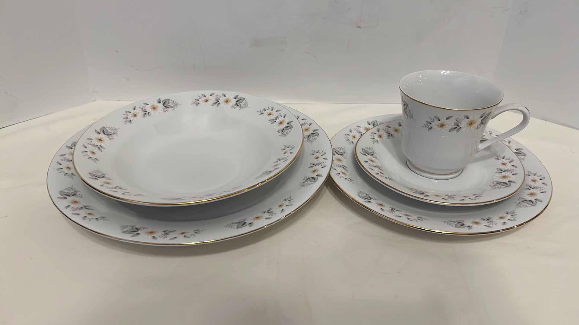 Photo 6 of 64 PC GOLD RIMMED DISH SET