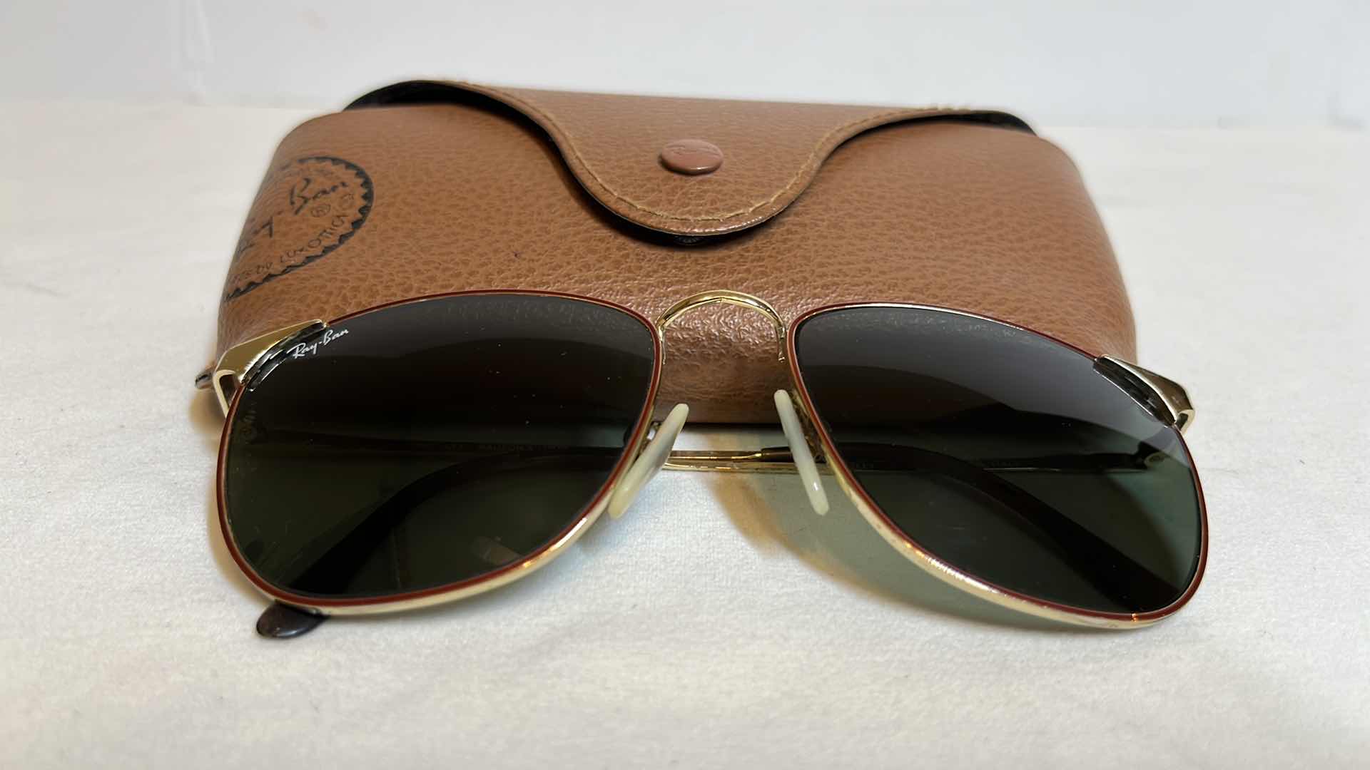 Photo 1 of RAY-BAN SUNGLASSES W CASE