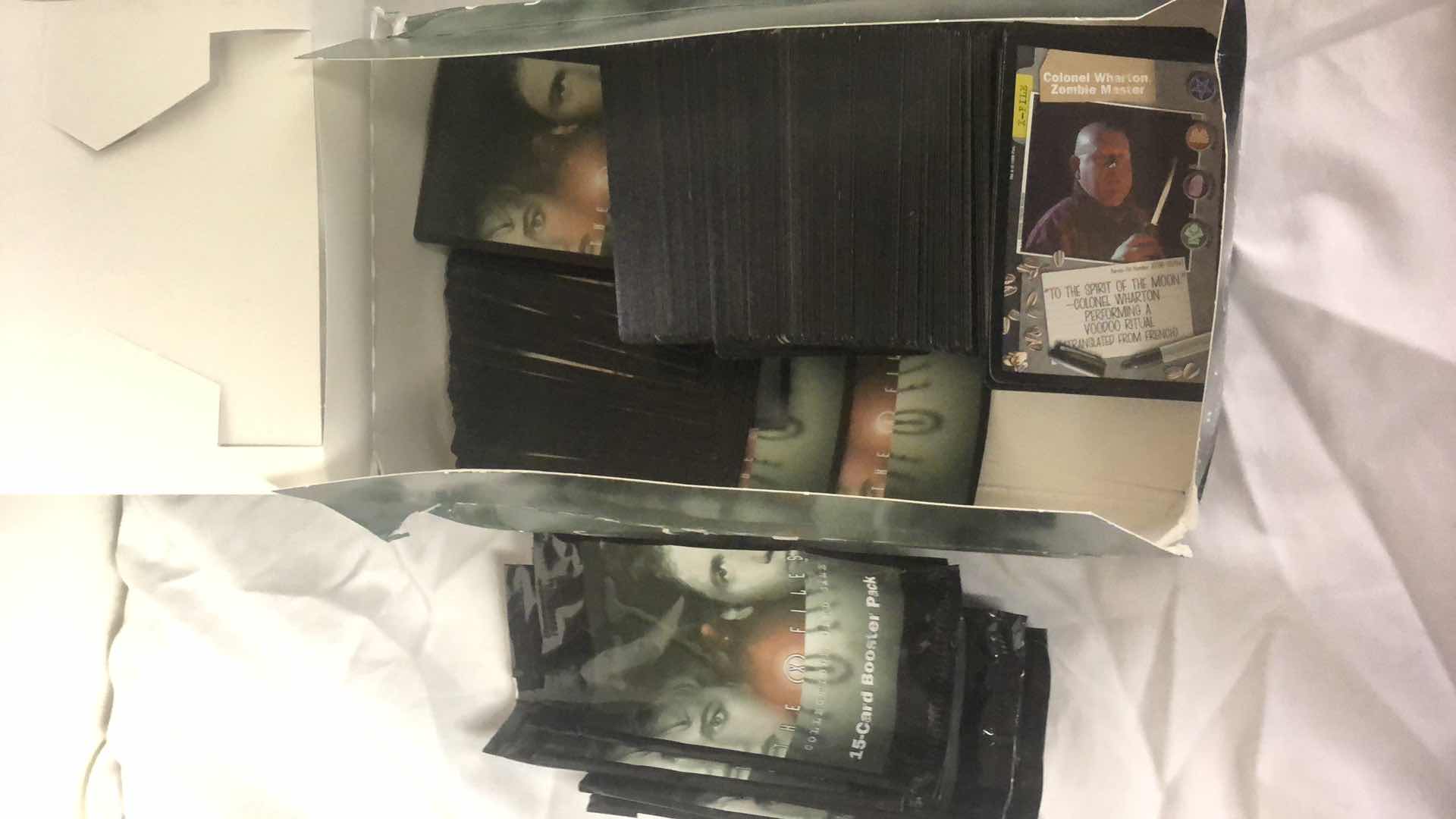 Photo 3 of APPROX 900 X FILES COLLECTIBLE TRADING CARDS AND GAME SEASON 1, SEASON 2, PREMIERE EDITION, STARTER PACK AND MORE