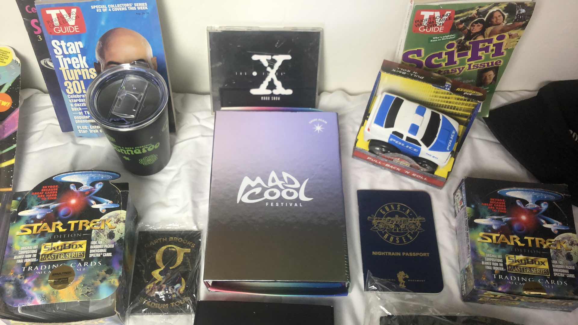 Photo 6 of LARGE LOOT FULL OF TRADING CARDS, MAD COOL FRST VIP PASSES, FIGURINES AND MUCH MORE