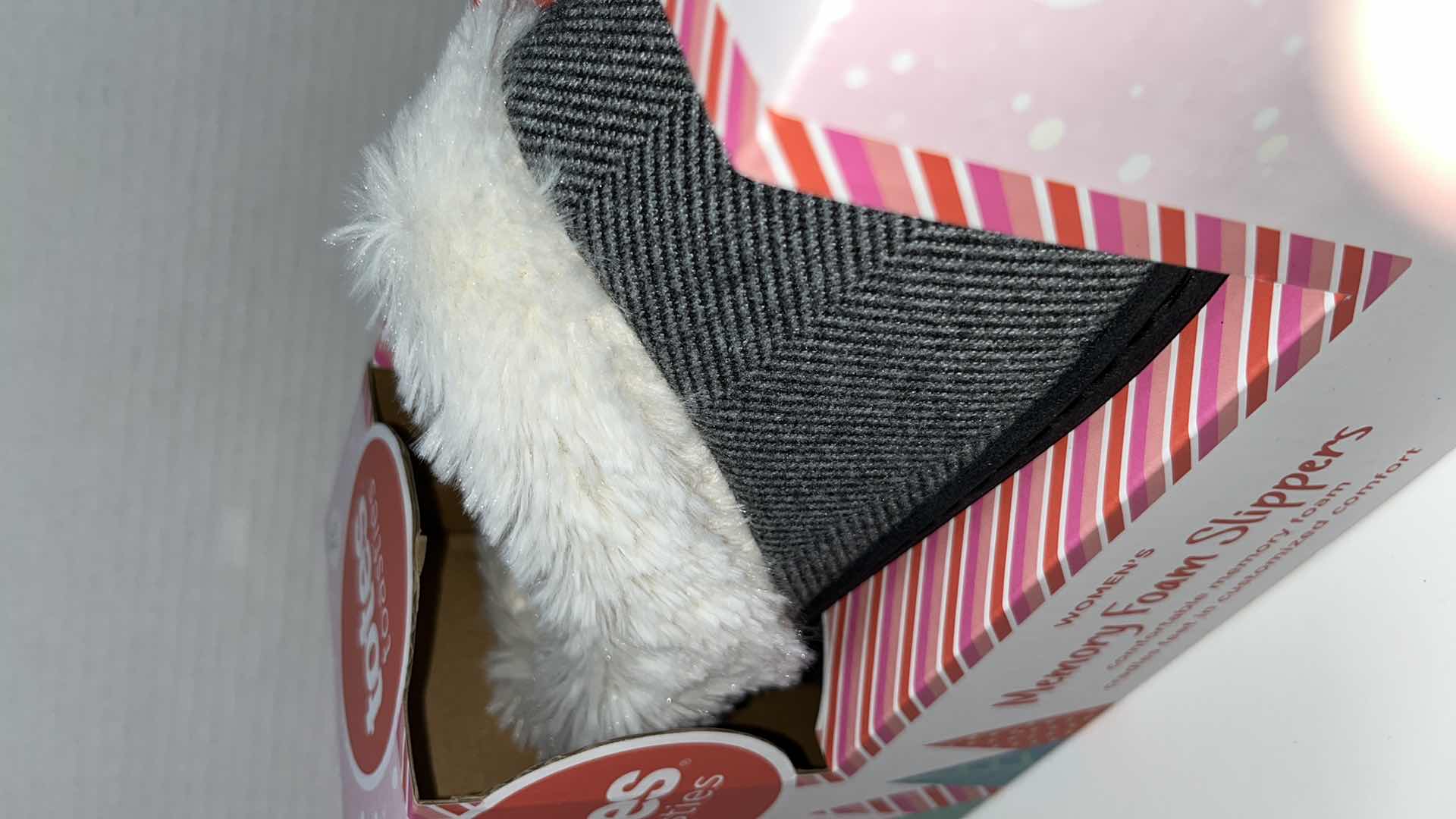 Photo 5 of NEW TOTES TOASTIES WOMENS MEMORY FOAM SLIPPERS, XL 9-10 (2)