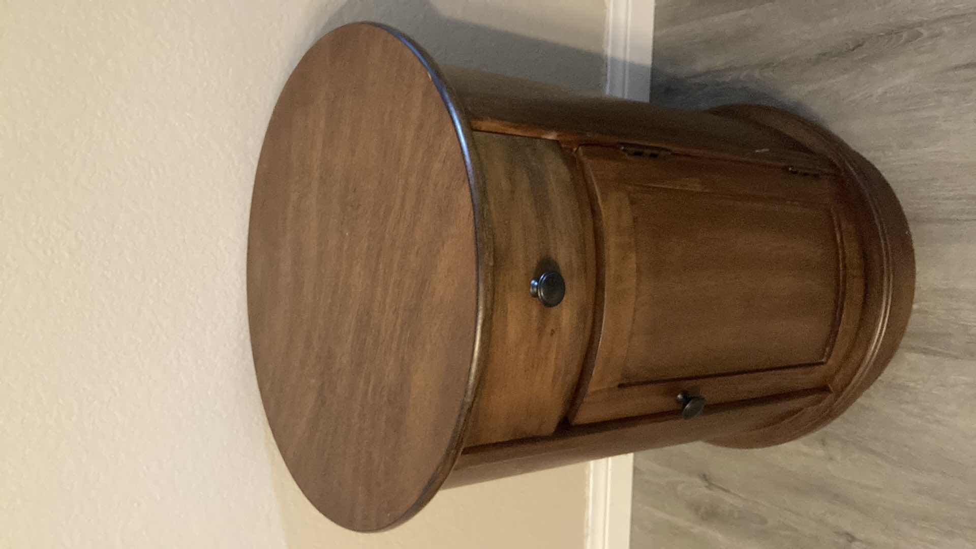 Photo 2 of NATURE & HOME TRENDS HONEYNUT FINISH ROUND ACCENT TABLE