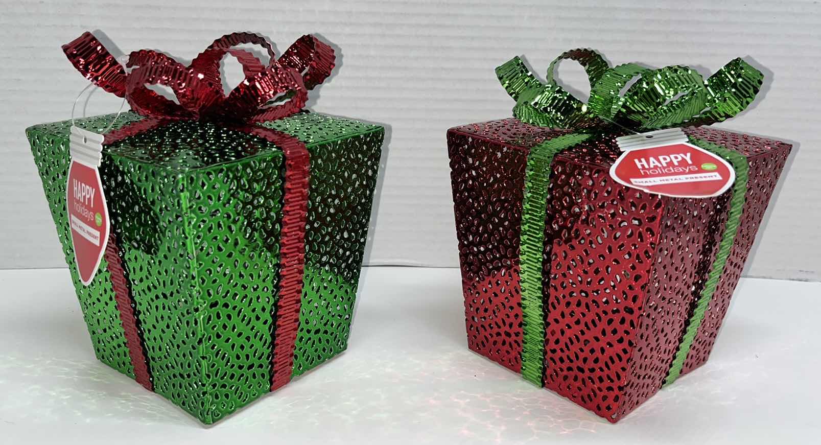 Photo 3 of NEW HAPPY HOLIDAYS CHRISTMAS LED SMALL METAL GIFT BOX, RED/GREEN (2)