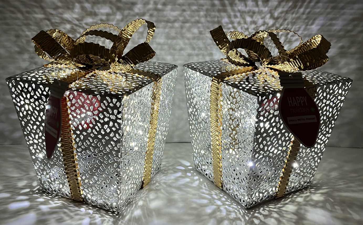 Photo 1 of NEW HAPPY HOLIDAYS CHRISTMAS LED SMALL METAL GIFT BOX, SILVER/GOLD (2)