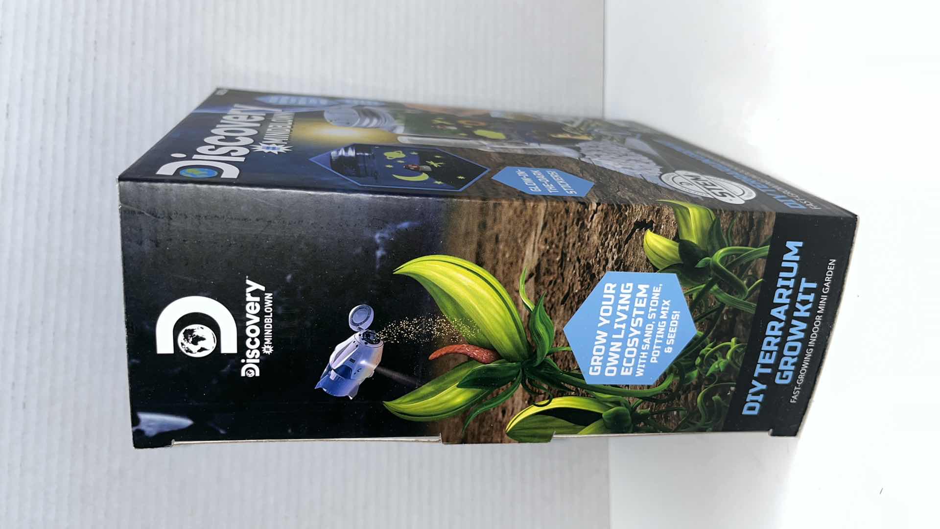 Photo 2 of NEW DISCOVERY STEM MINDBLOWN DIY TERRARIUM GROW KIT, FAST GROWING INDOOR MINI GARDEN (1)