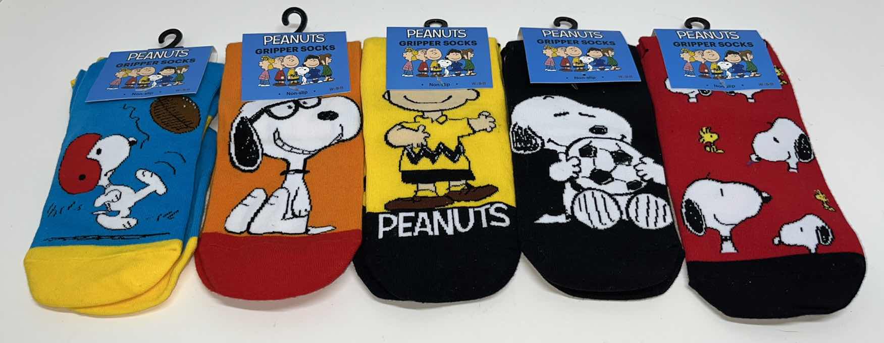 Photo 1 of NEW PEANUTS WOMENS SIZE 9-11 GRIPPER SOCKS (5)