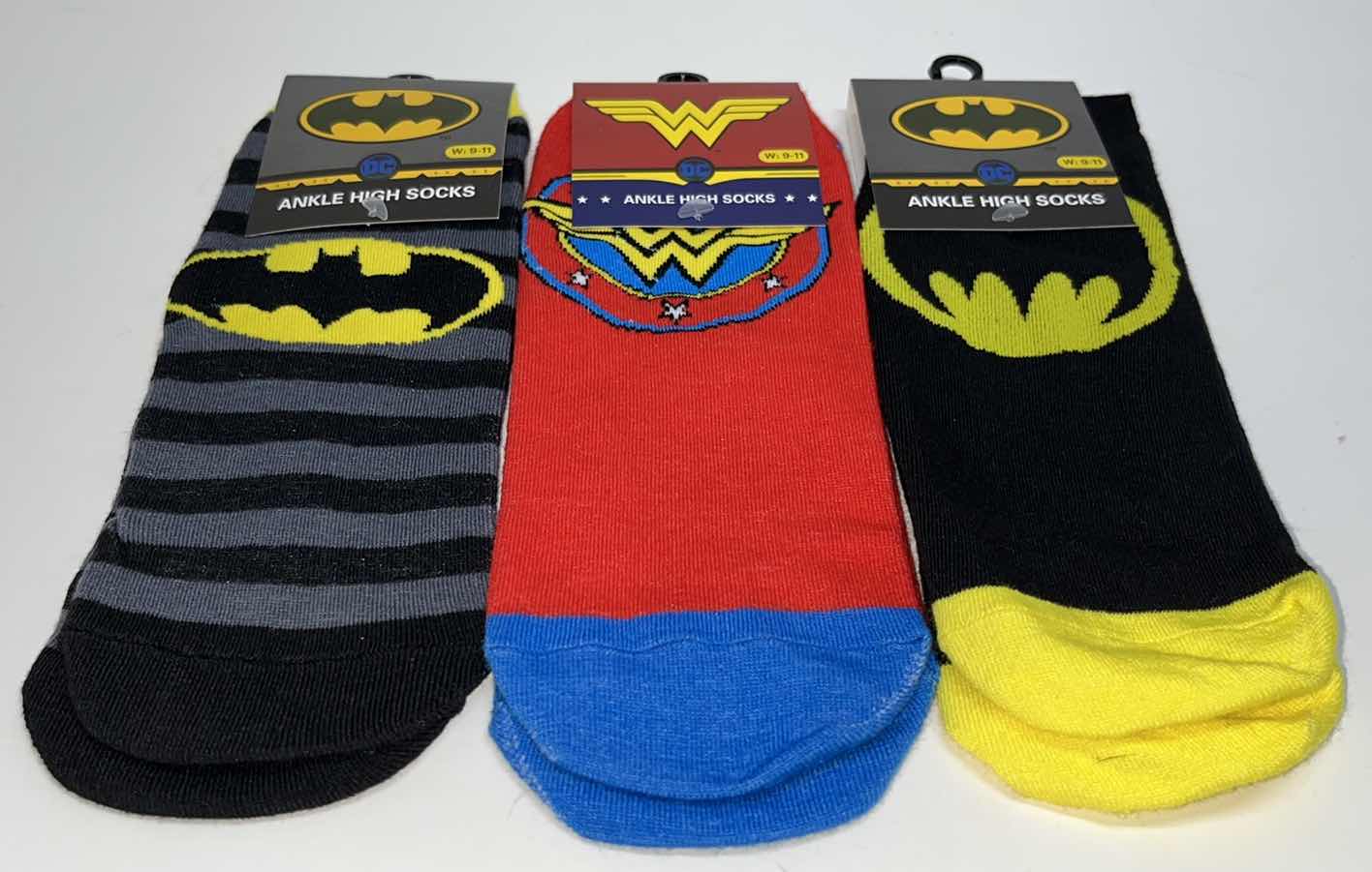 Photo 1 of NEW DC BATMAN/WONDER WOMAN WOMENS SIZE 9-11 ANKLE HIGH SOCKS (3)