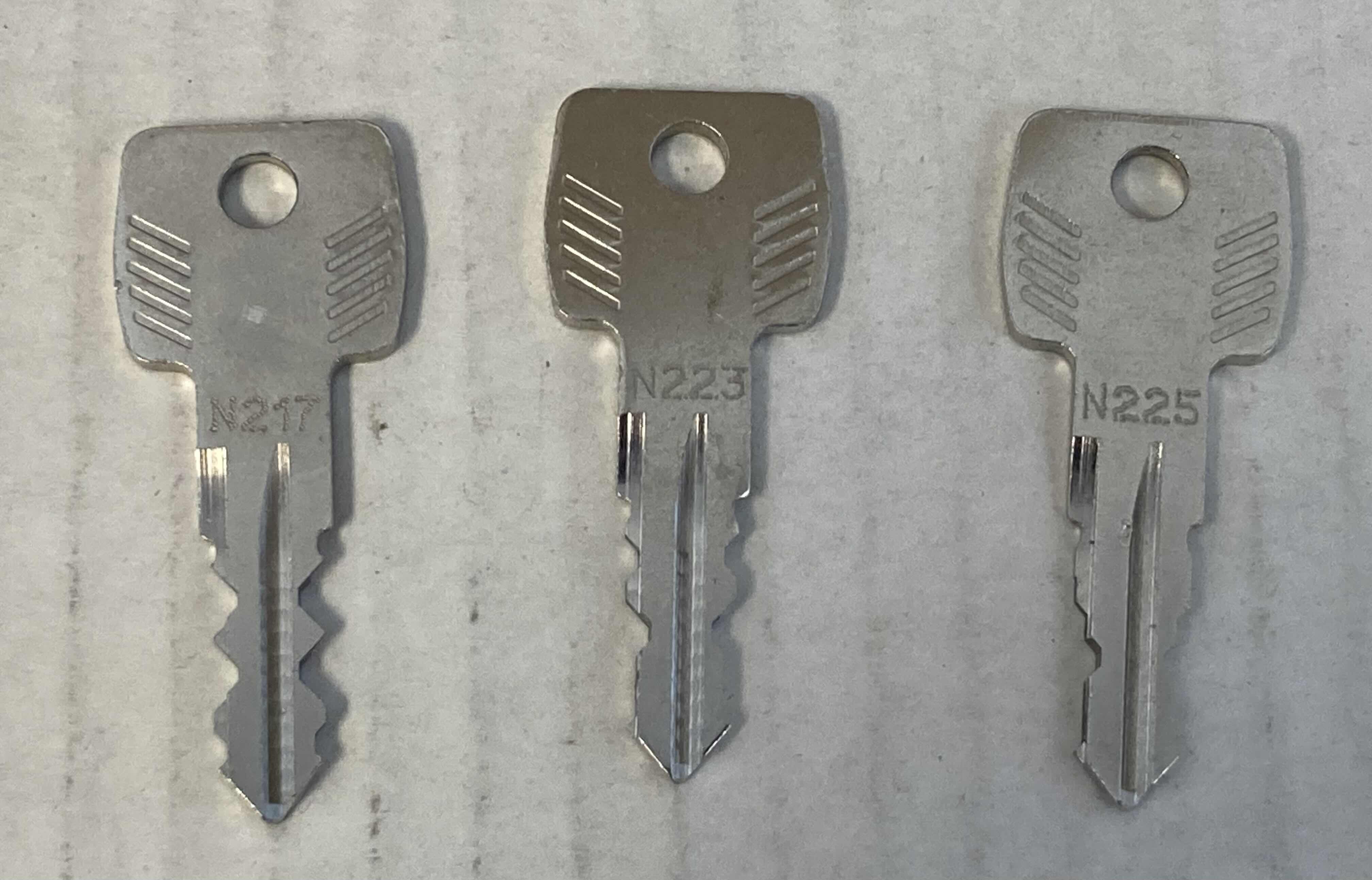 Photo 3 of THULE REPLACEMENT KEYS-
N216 (2), N217 (1), N223 (1),
N225 (1), N226 (2), N230 (1),
N239 (1), R001 (2)