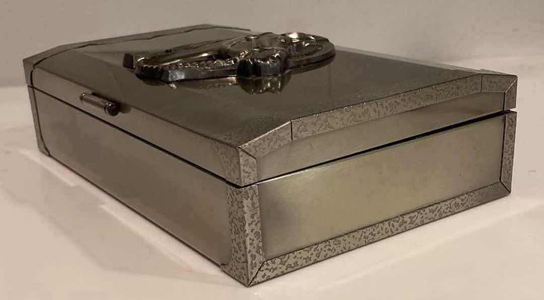 Photo 2 of VINTAGE HORSE/HORSESHOE STAINLESS STEEL JEWELRY BOX 9.5” X 6” H2.5”