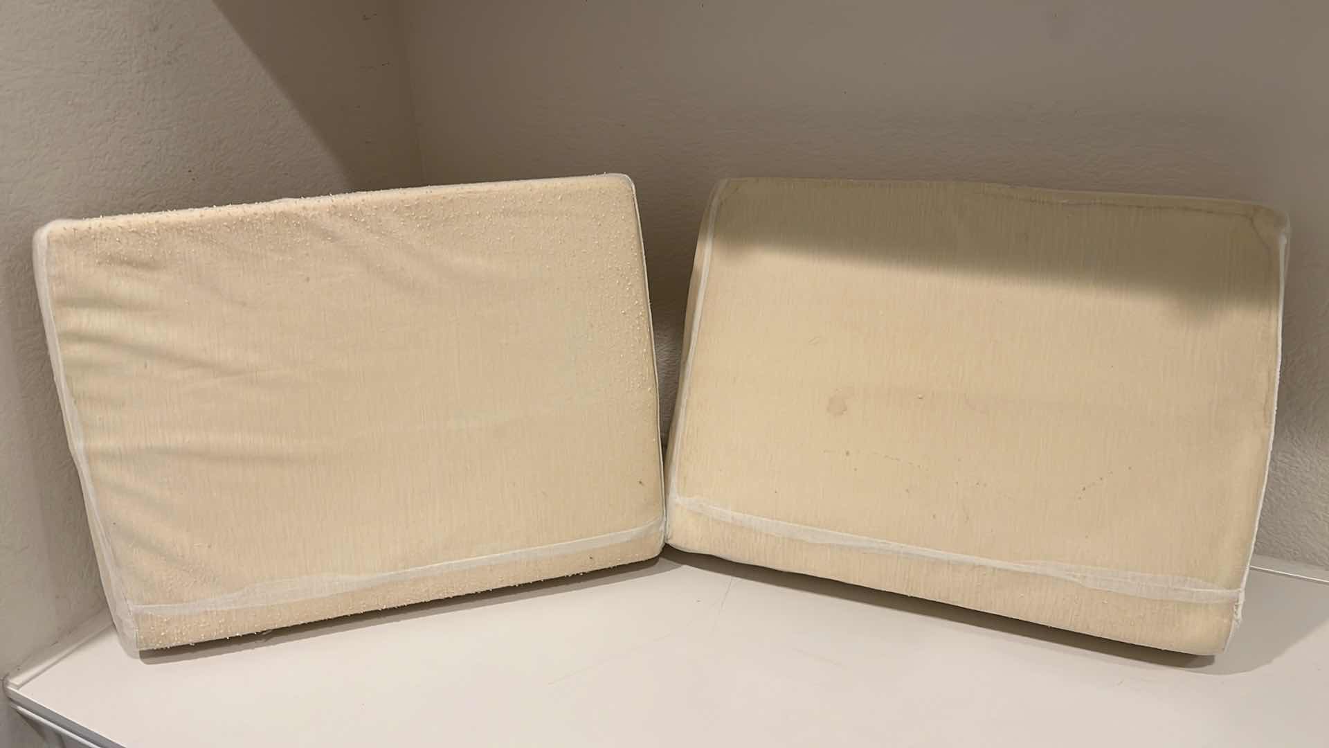 Photo 6 of PILLOWTEX PILLOWS (2) & MEMORY FOAM PILLOWS (2)