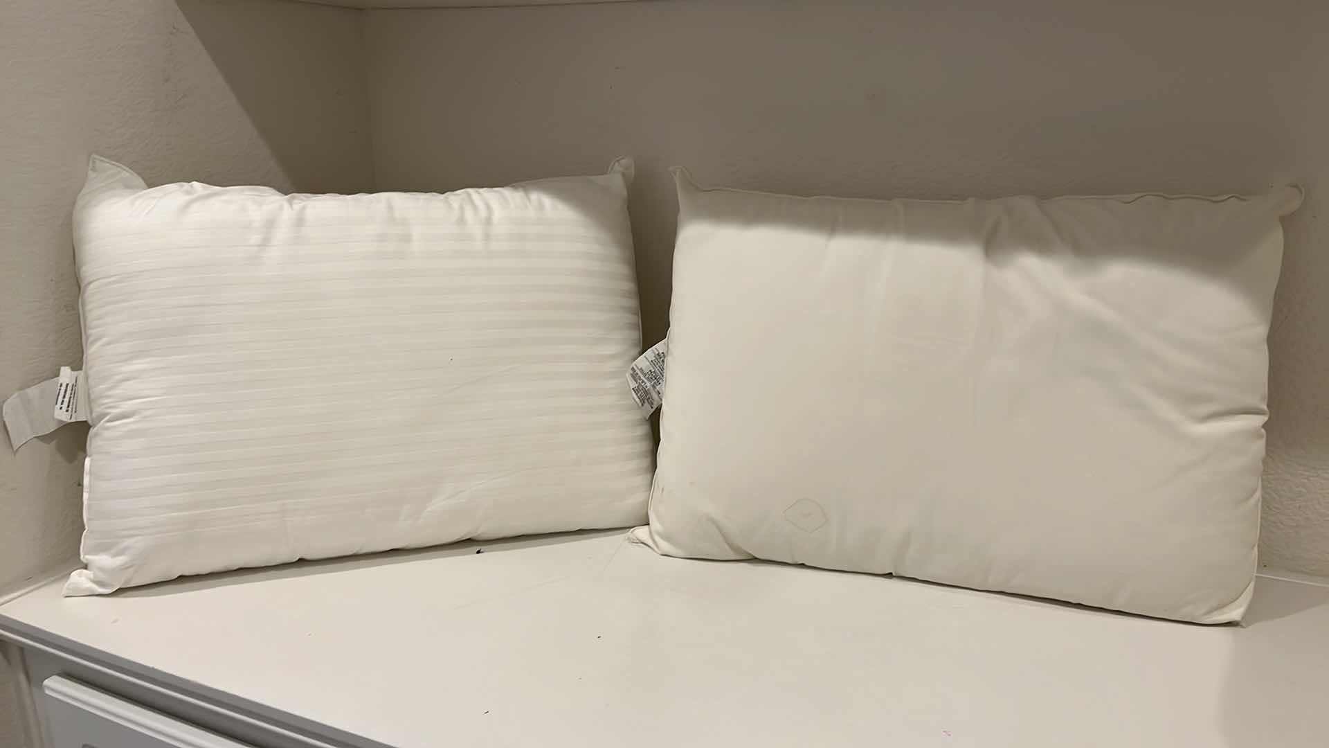 Photo 2 of PILLOWTEX PILLOWS (2) & MEMORY FOAM PILLOWS (2)