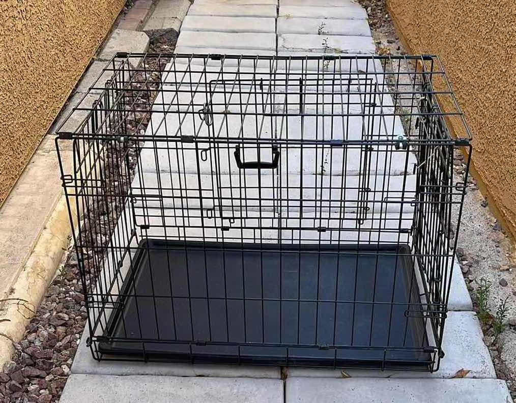 Photo 2 of TOP PAW BLACK METAL FOLDING SM PET DOG CAT KENNEL 30.5” X 19.5” H21.25”