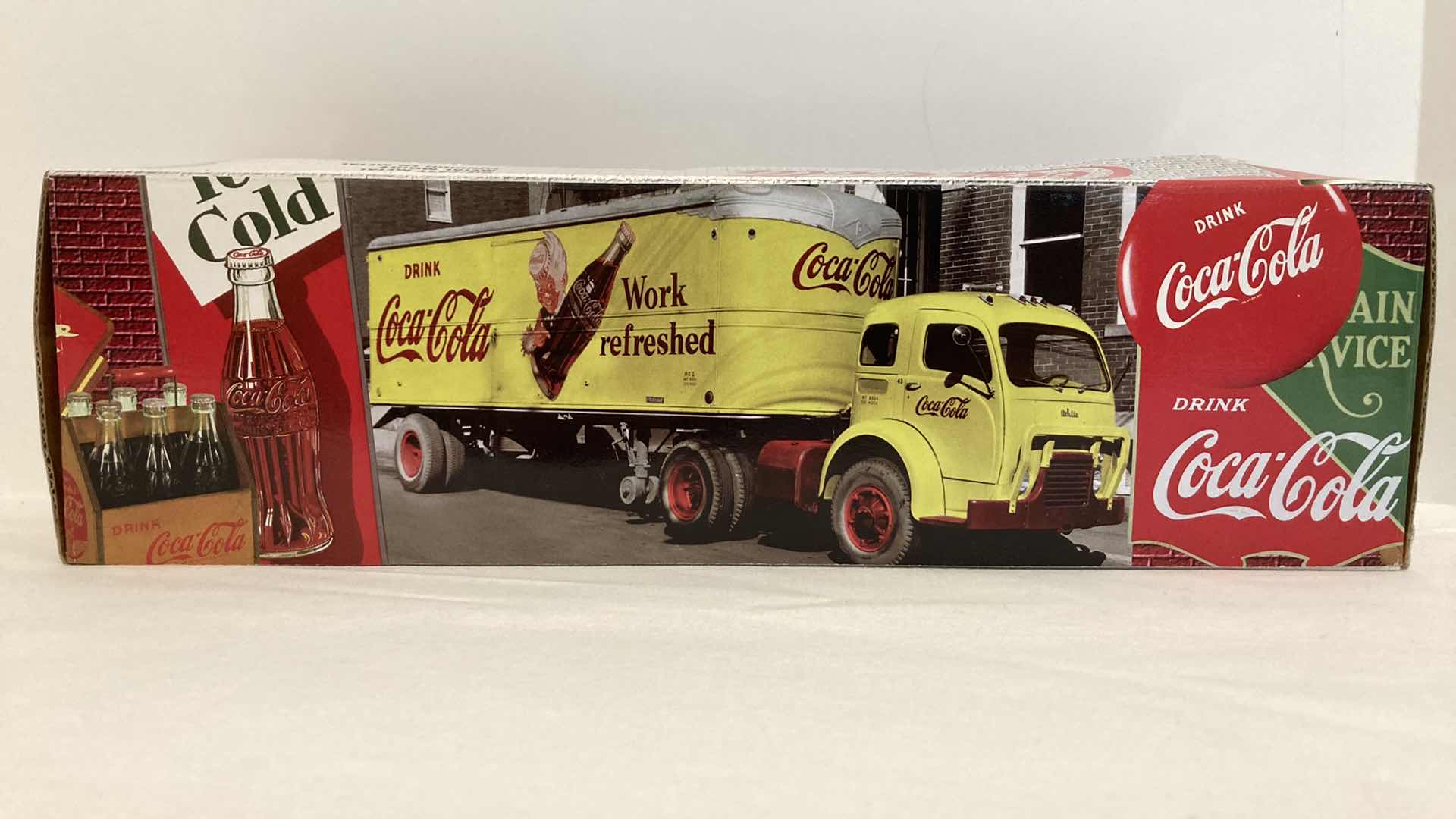 Photo 2 of COCA-COLA 1950 CAB & TRAILER TRUCK BANK 1/43