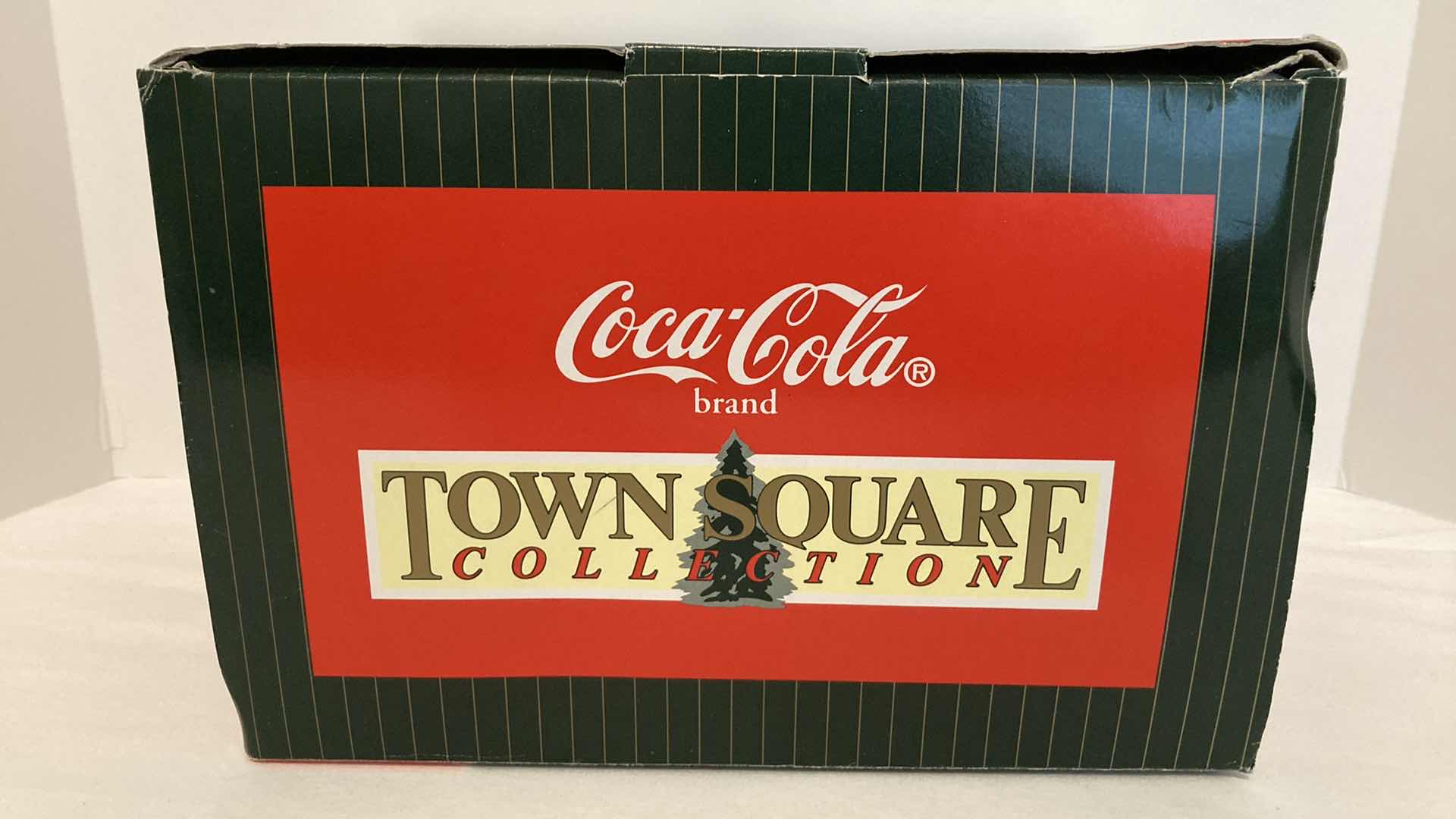 Photo 5 of COCA-COLA DIAMOND SERVICE STATION TOWN SQUARE COLLECTION PORCELAIN DECORATION