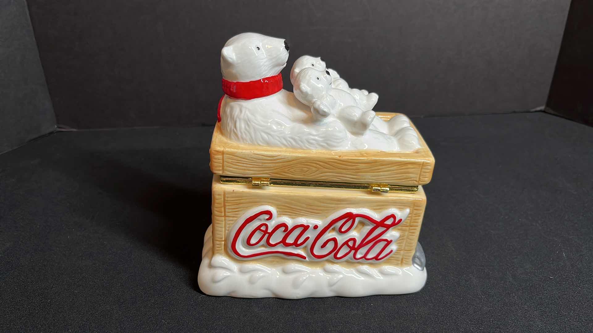 Photo 6 of COCA-COLA HINGED BOX W POLAR BEARS, CERAMIC, ITEM #3741FY04