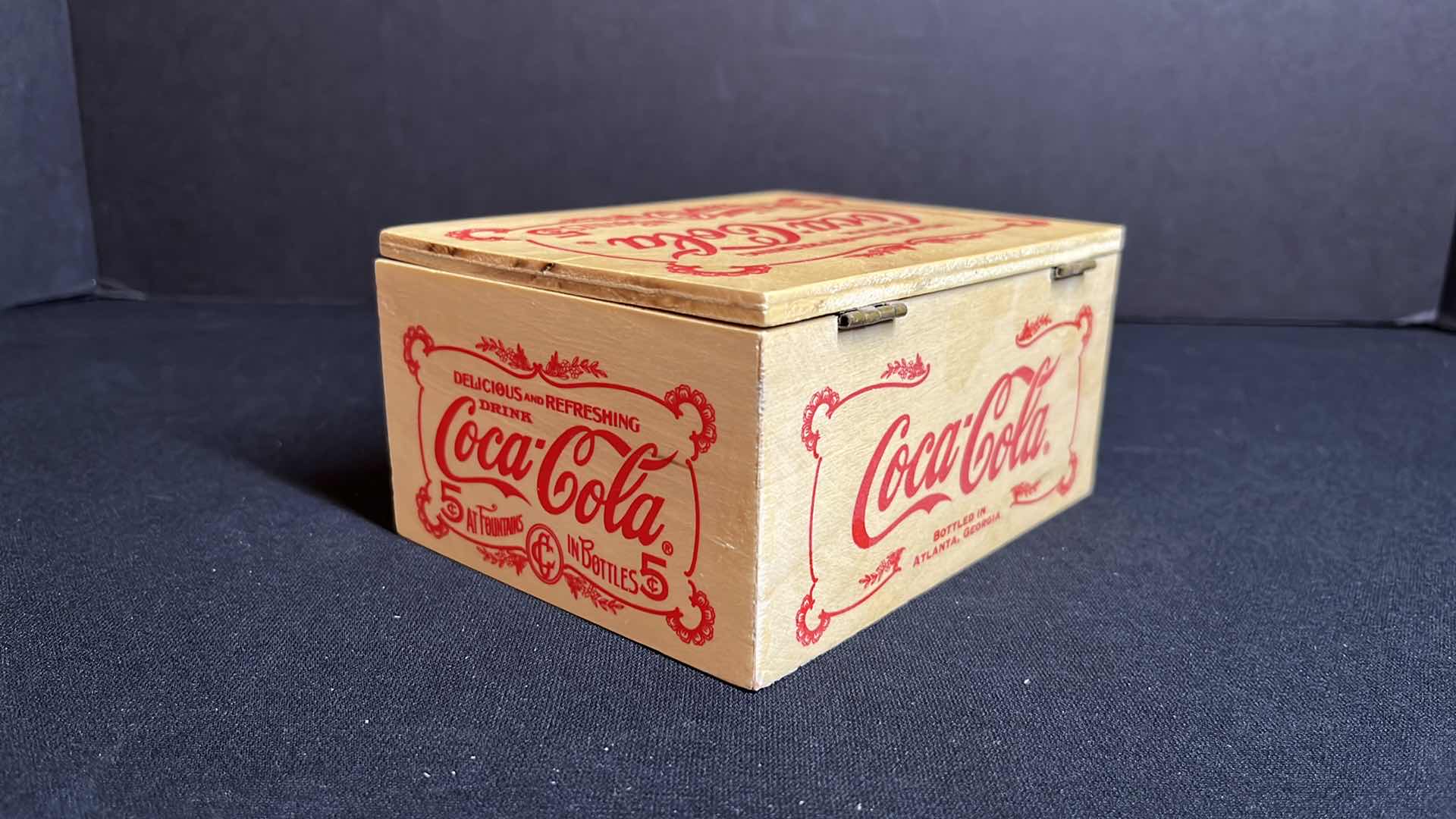 Photo 5 of NIB FORD MOTOR COMPANY COCA-COLA WOODEN BOX W 1932 FORD PANEL DELIVERY TRUCK, 1996 (STOCK # F294)