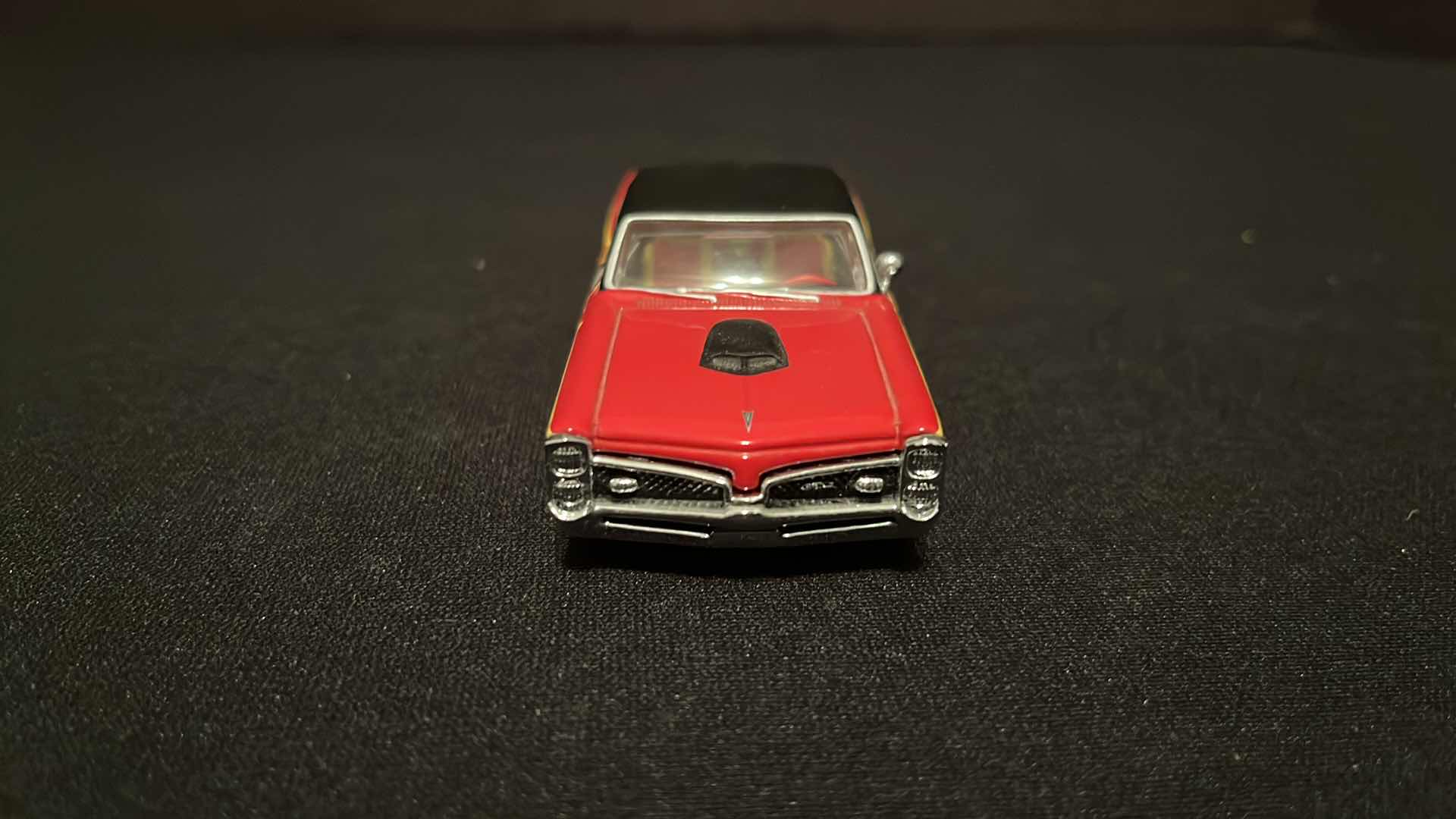 Photo 3 of COCA-COLA MATCHBOX COLLECTIBLES DINKY 1967 PONTIAC GTO, W COA, 1995 (MODEL YMC03/B-M)