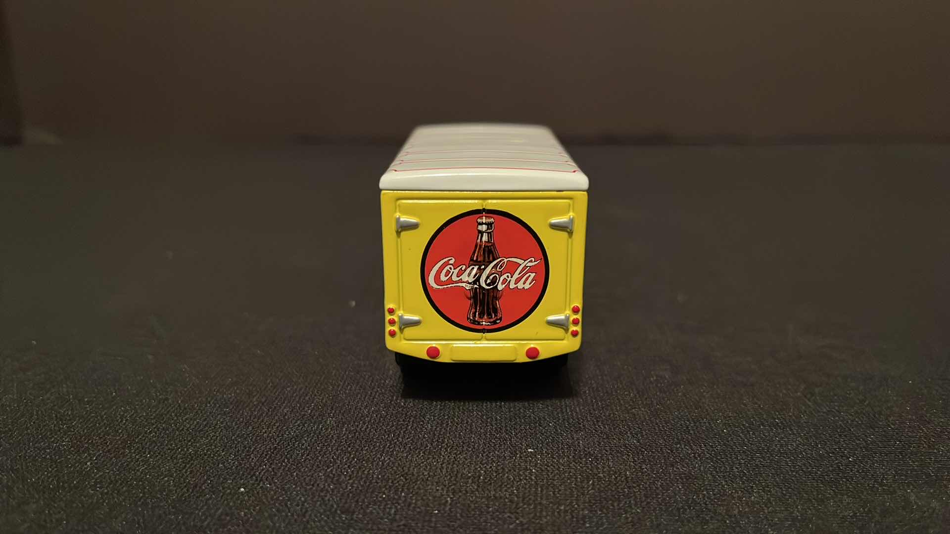 Photo 5 of COCA-COLA MATCHBOX COLLECTIBLES MODELS OF YESTERYEAR 1932 MERCEDES BENZ L5, W COA, 1995 (MODEL YYM96506)