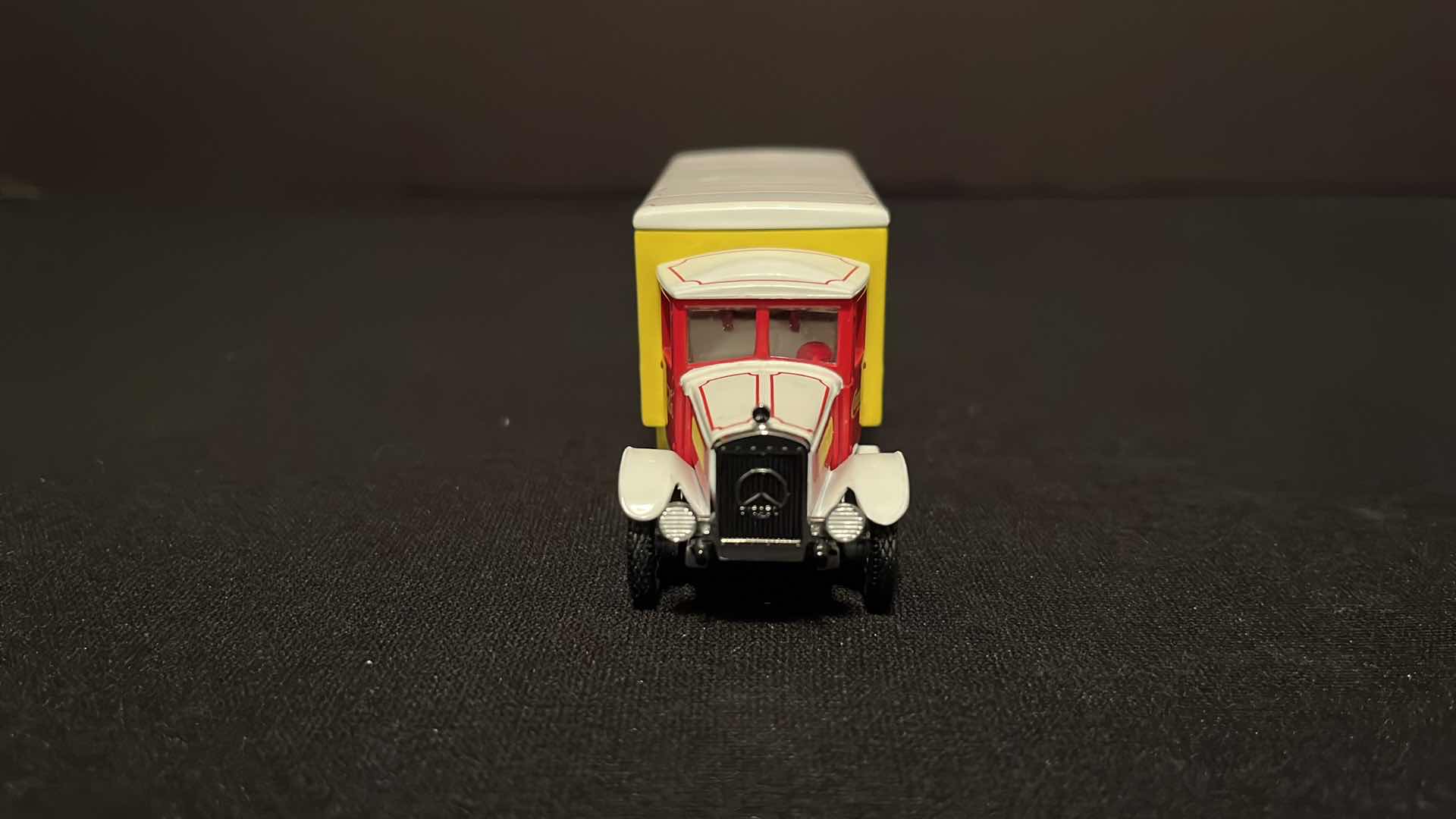 Photo 3 of COCA-COLA MATCHBOX COLLECTIBLES MODELS OF YESTERYEAR 1932 MERCEDES BENZ L5, W COA, 1995 (MODEL YYM96506)