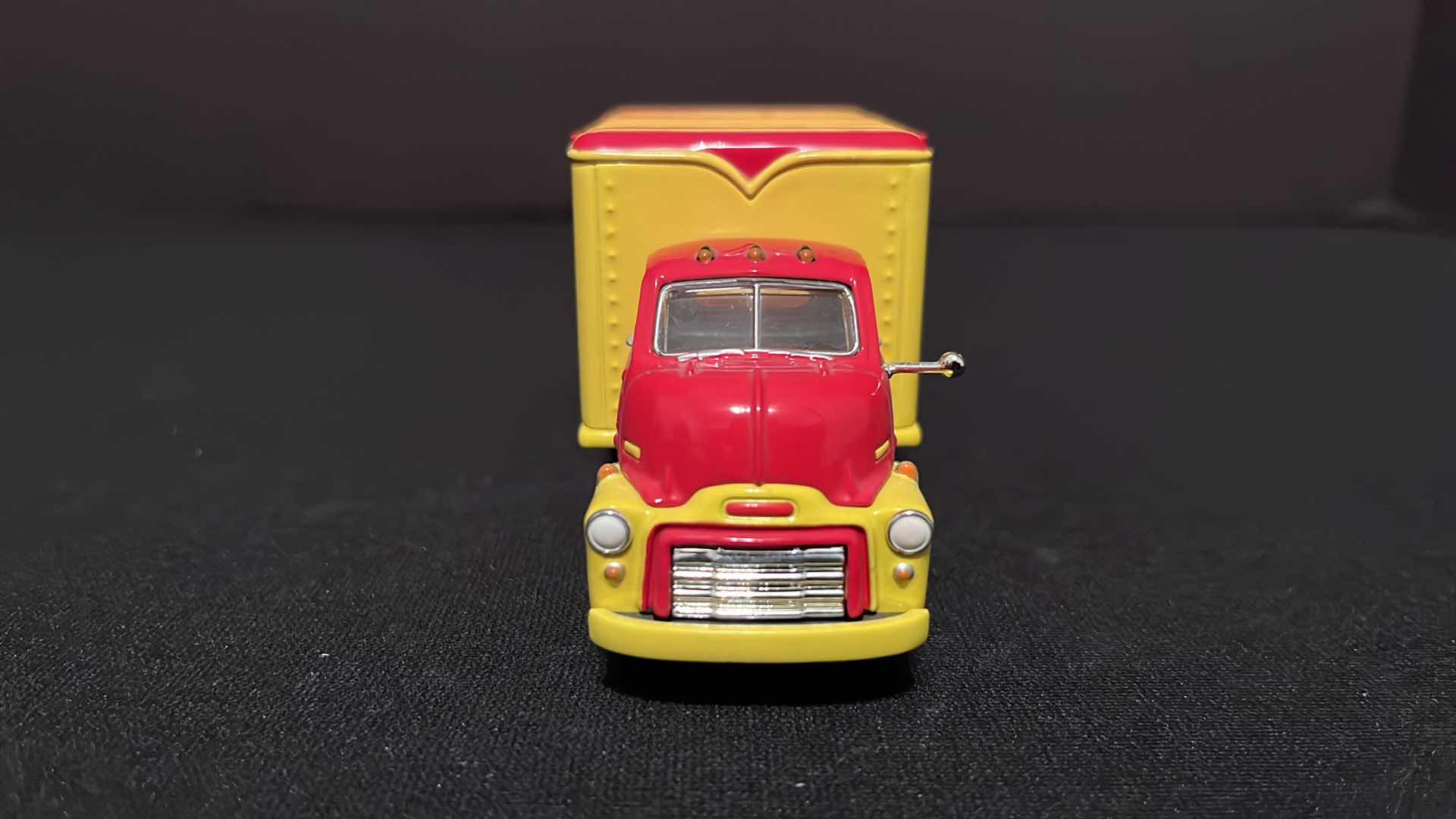 Photo 3 of COCA-COLA MATCHBOX COLLECTIBLES MODELS OF YESTERYEAR 1948 GMC COE, W COA, 1995 (MODEL YYM96504)