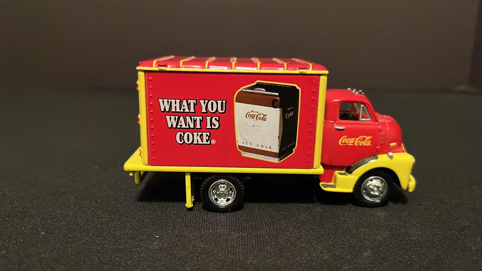 Photo 4 of COCA-COLA MATCHBOX COLLECTIBLES MODELS OF YESTERYEAR 1948 GMC COE, W COA, 1995 (MODEL YYM96504)