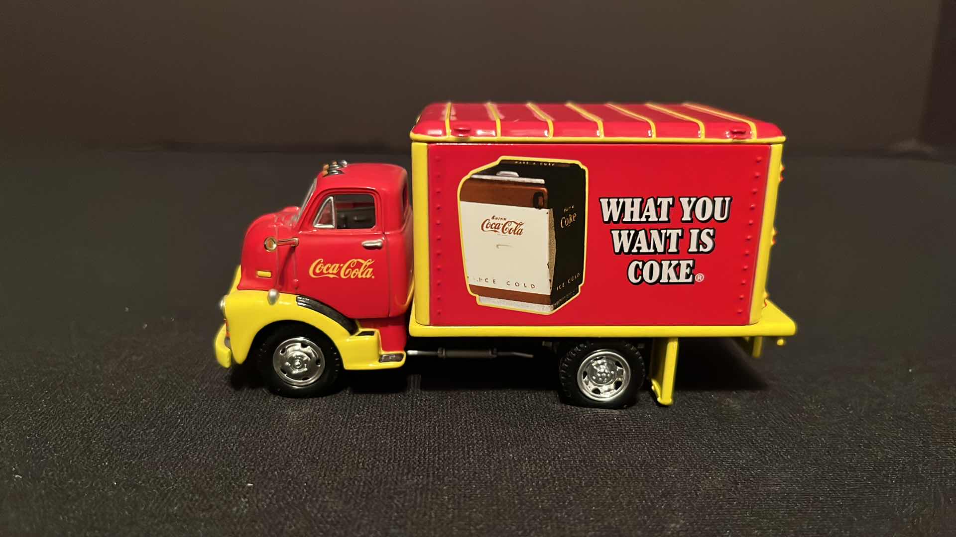 Photo 2 of COCA-COLA MATCHBOX COLLECTIBLES MODELS OF YESTERYEAR 1948 GMC COE, W COA, 1995 (MODEL YYM96504)