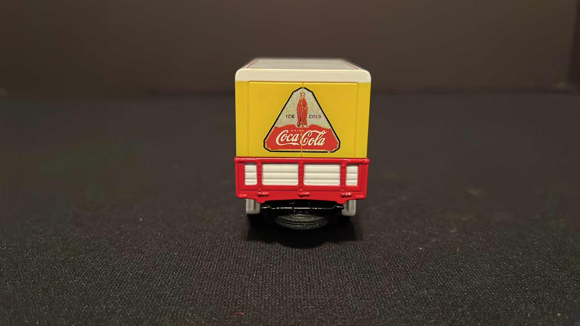 Photo 5 of COCA-COLA MATCHBOX COLLECTIBLES MODELS OF YESTERYEAR 1932 FORD MODEL AA, 1995 (MODEL YYM96507)