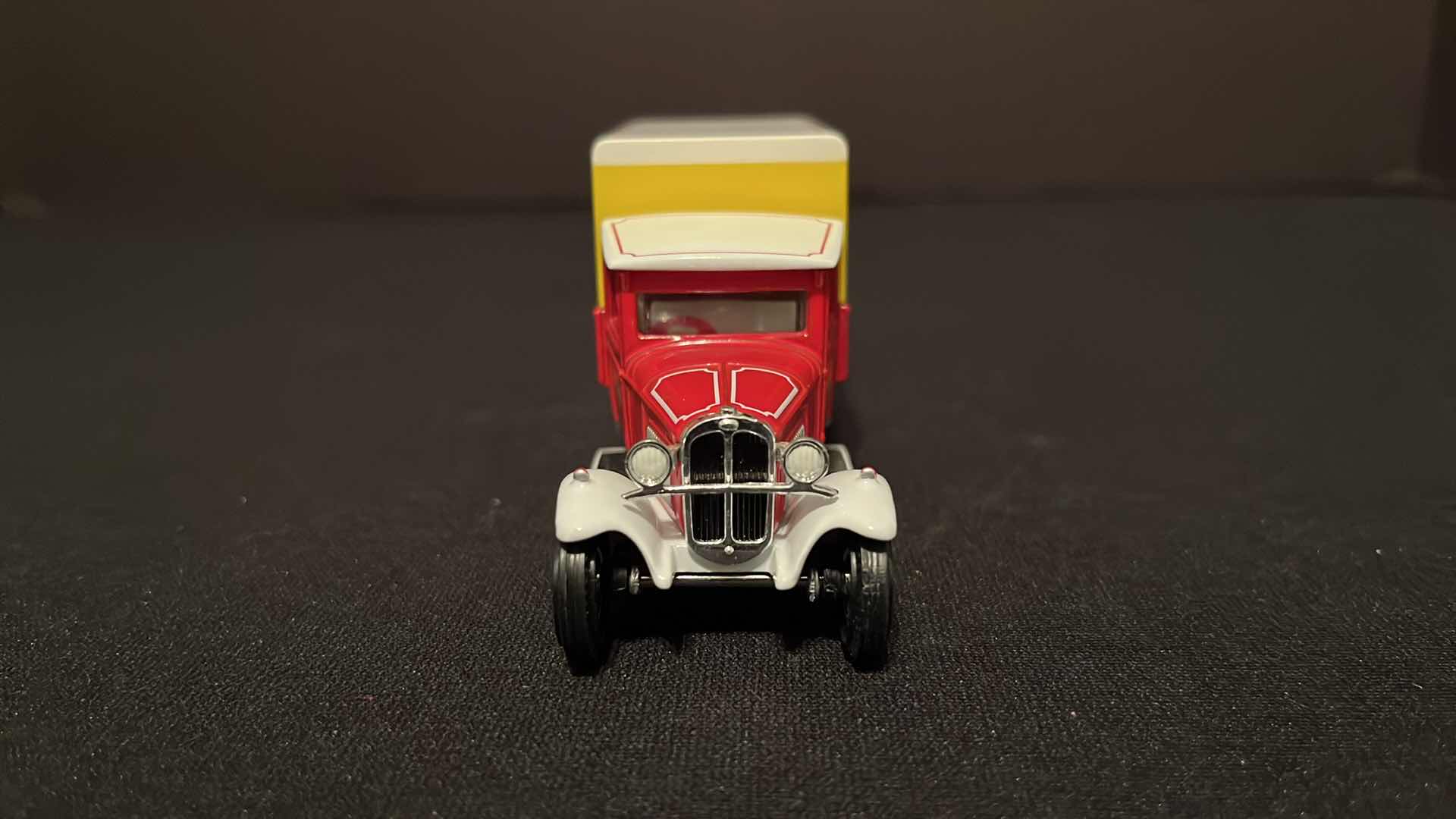 Photo 3 of COCA-COLA MATCHBOX COLLECTIBLES MODELS OF YESTERYEAR 1932 FORD MODEL AA, 1995 (MODEL YYM96507)