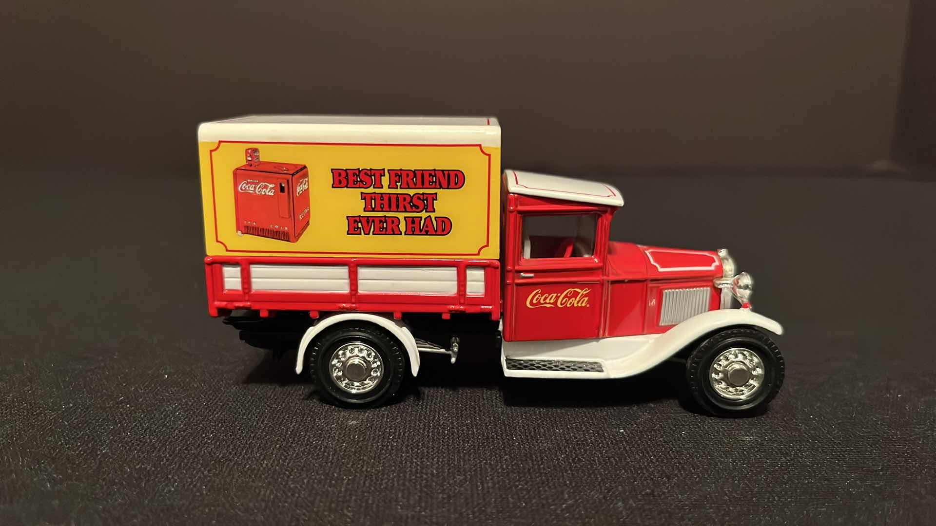 Photo 4 of COCA-COLA MATCHBOX COLLECTIBLES MODELS OF YESTERYEAR 1932 FORD MODEL AA, 1995 (MODEL YYM96507)