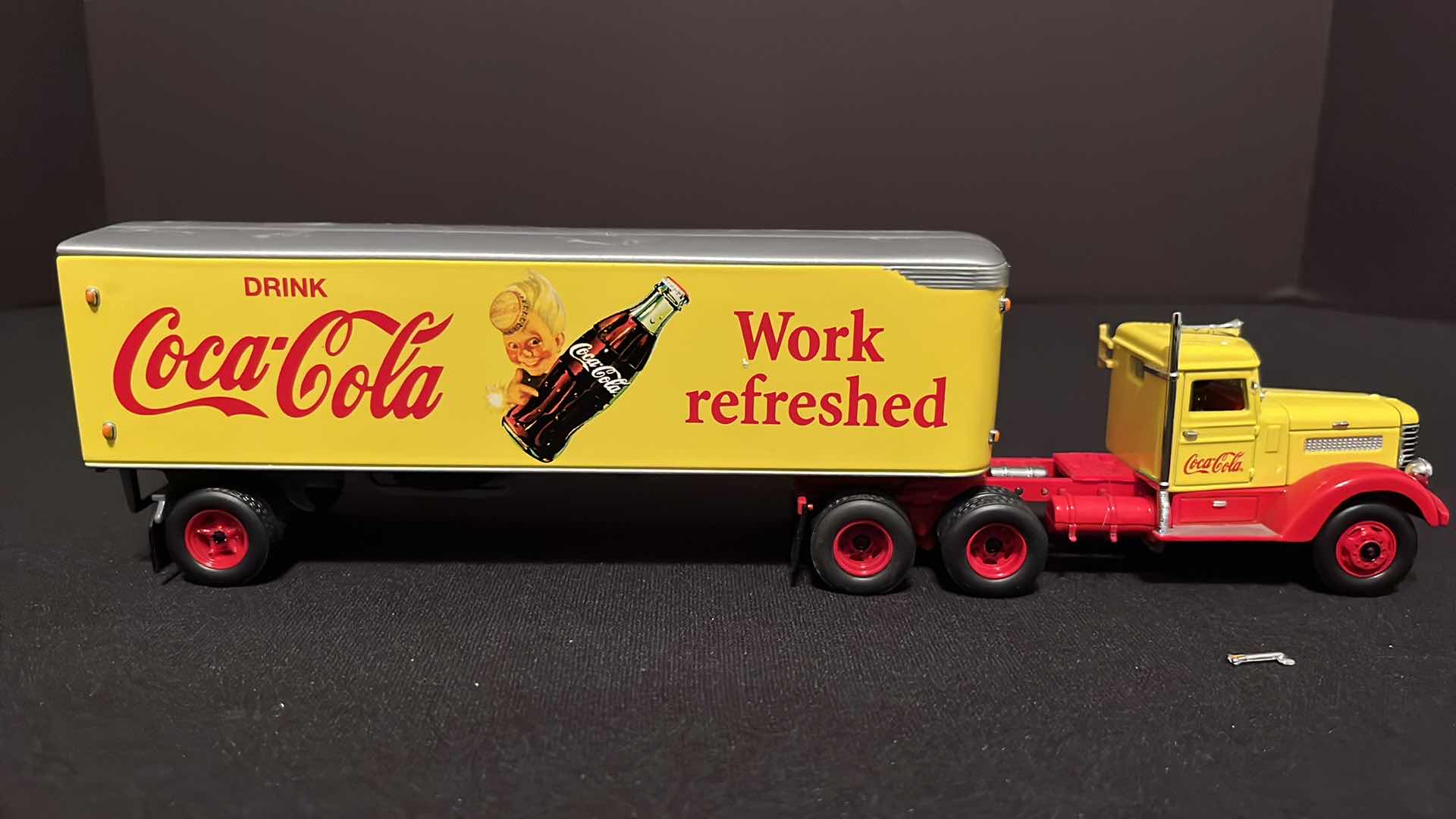 Photo 4 of COCA-COLA MATCHBOX COLLECTIBLES DINKY 1939 PETERBILT TRACTOR TRAILER, W COA, 1995 (MODEL DYM38050)