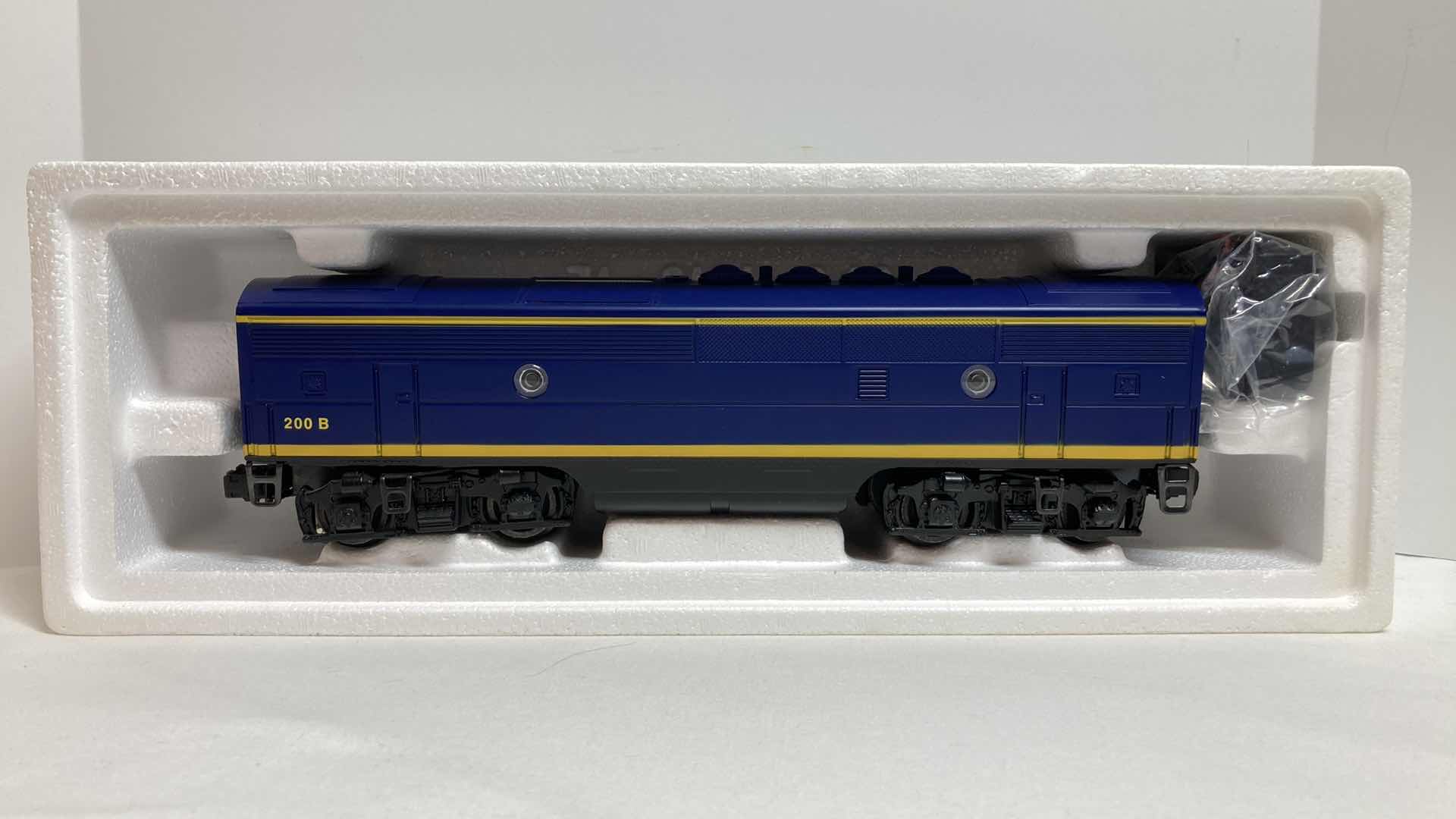 Photo 1 of LIONEL ELECTRIC TRAINS ATSF F-3 B-UNIT W RAILSOUNDS II TM TRAIN CAR 6-18122