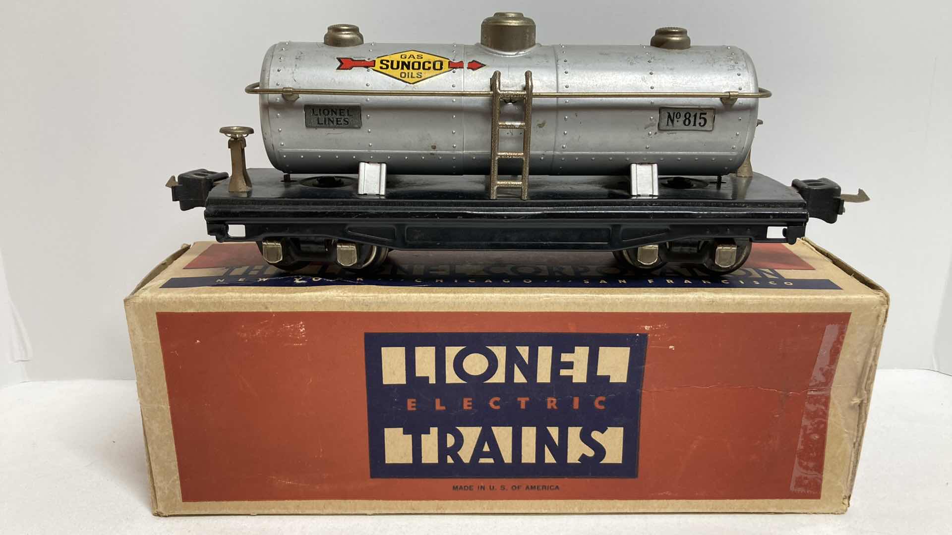 Photo 1 of LIONEL ELECTRIC TRAINS OIL CAR O GAUGE NO.815 TRAIN CAR